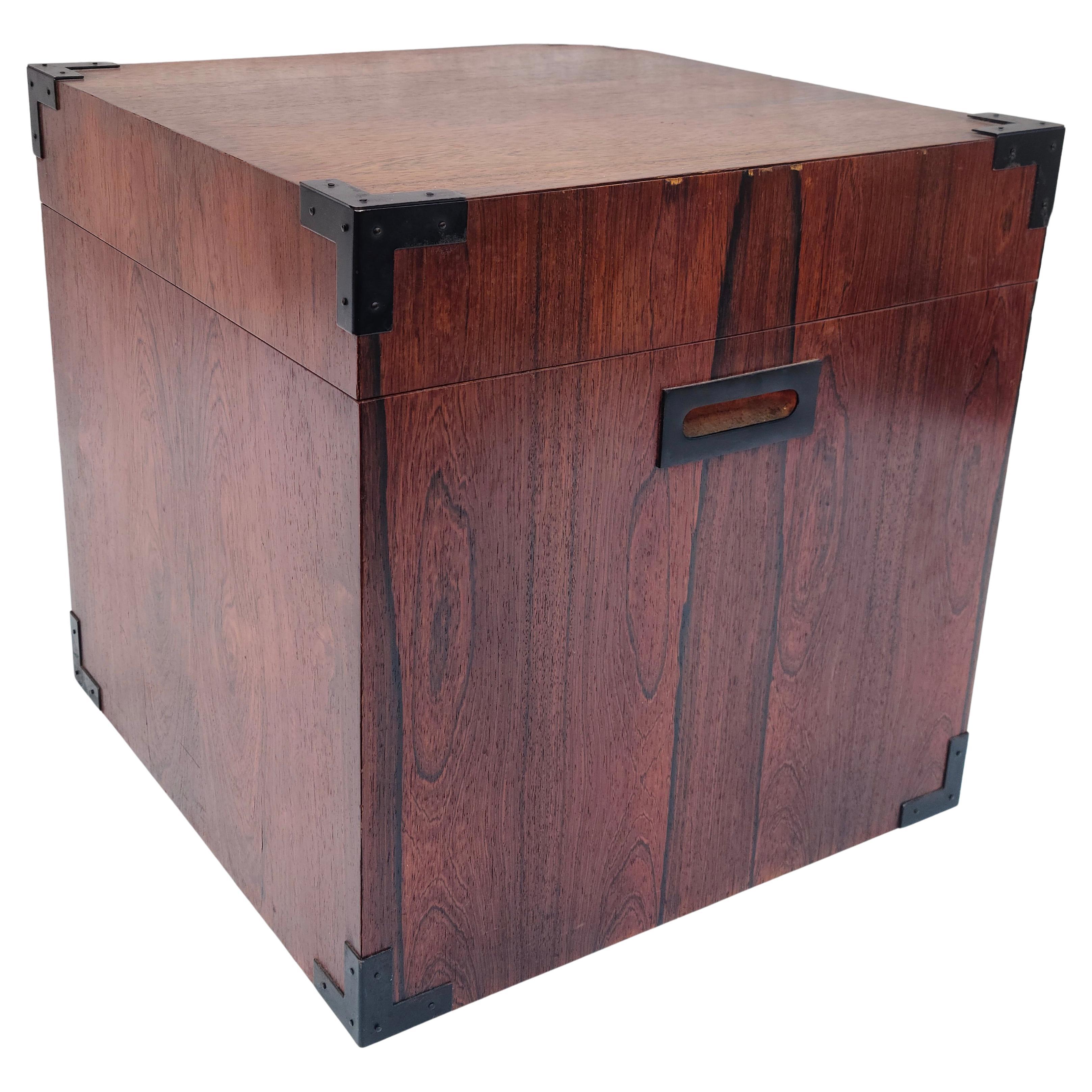 Danish Rosewood Campaign Treasure Chest Catch-All In Good Condition For Sale In Fraser, MI
