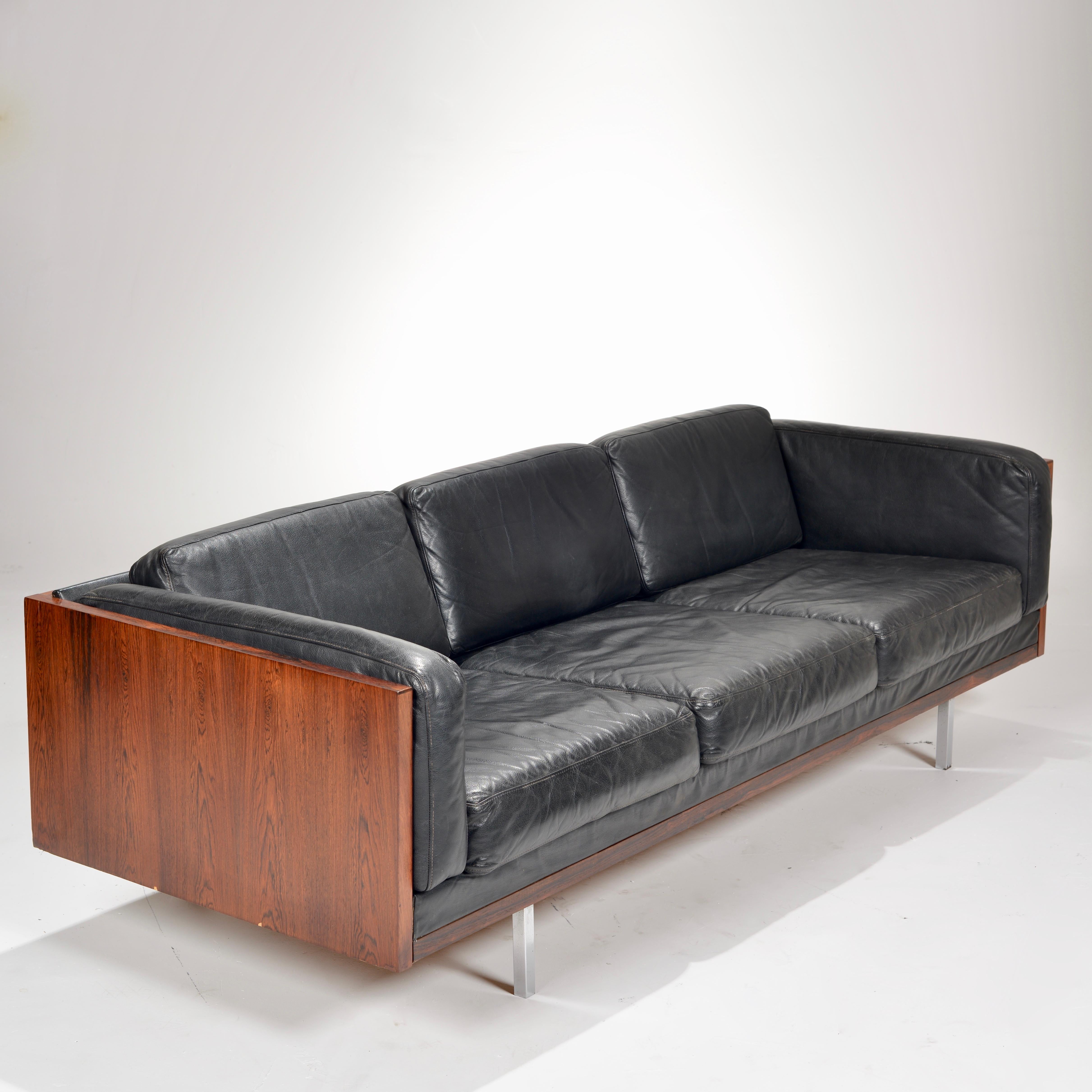 Danish Rosewood Case Sofa by Jydsk Mobelvaerk In Good Condition In Los Angeles, CA