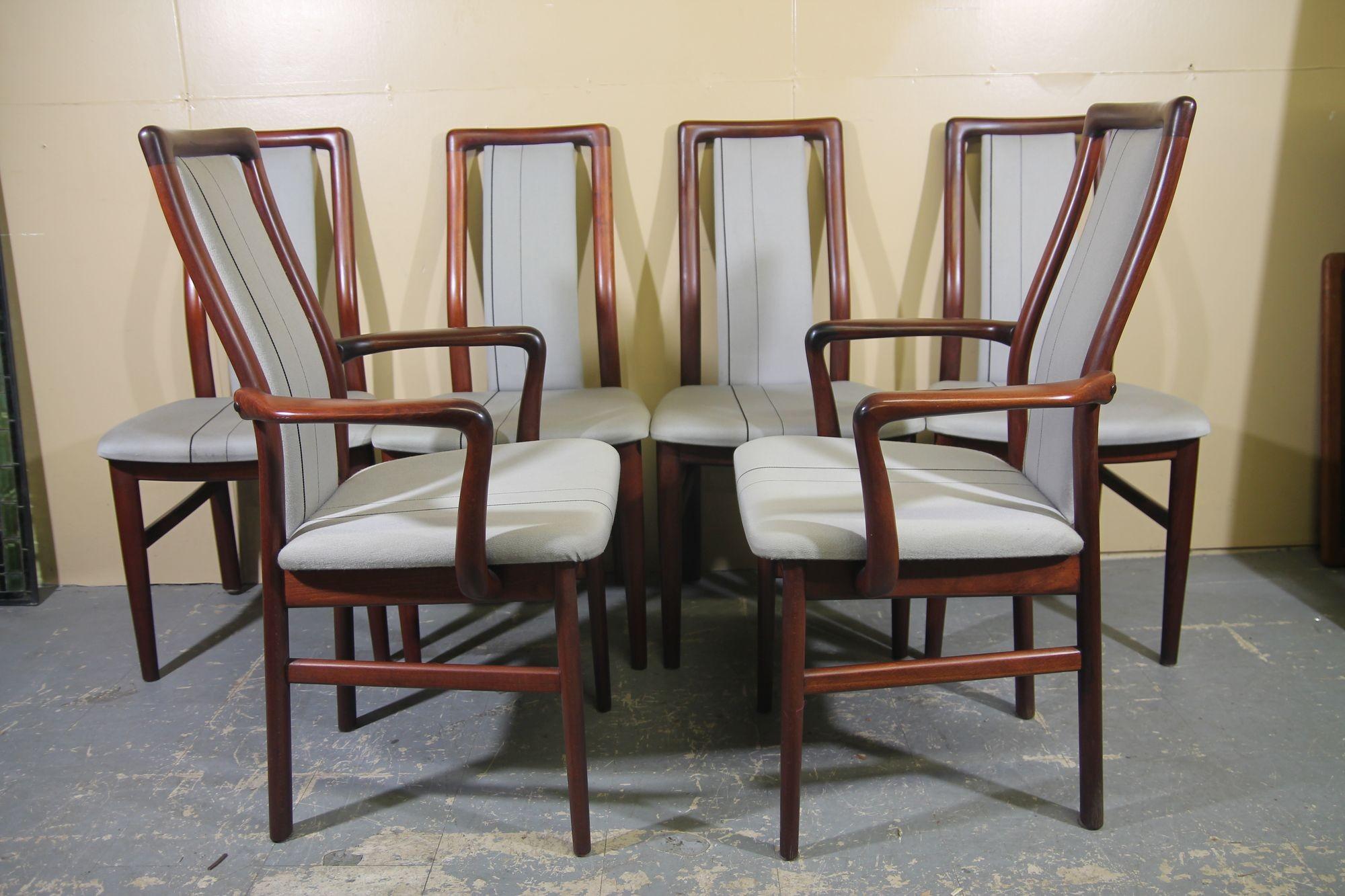 Dänische Stühle aus Rosenholz (Moderne der Mitte des Jahrhunderts) im Angebot