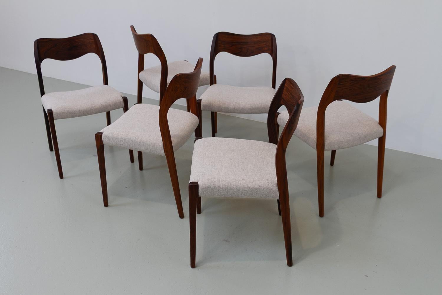 Sedie danesi in palissandro Model 71 di Niels O. Møller, anni '70. Set di 6 pezzi. in vendita 5