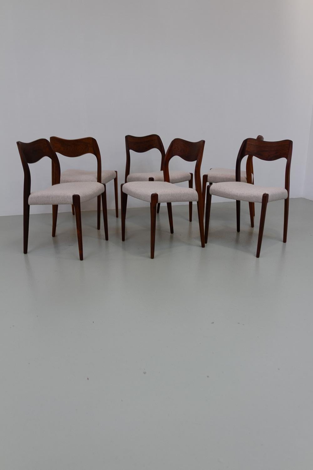 Sedie danesi in palissandro Model 71 di Niels O. Møller, anni '70. Set di 6 pezzi. in vendita 6