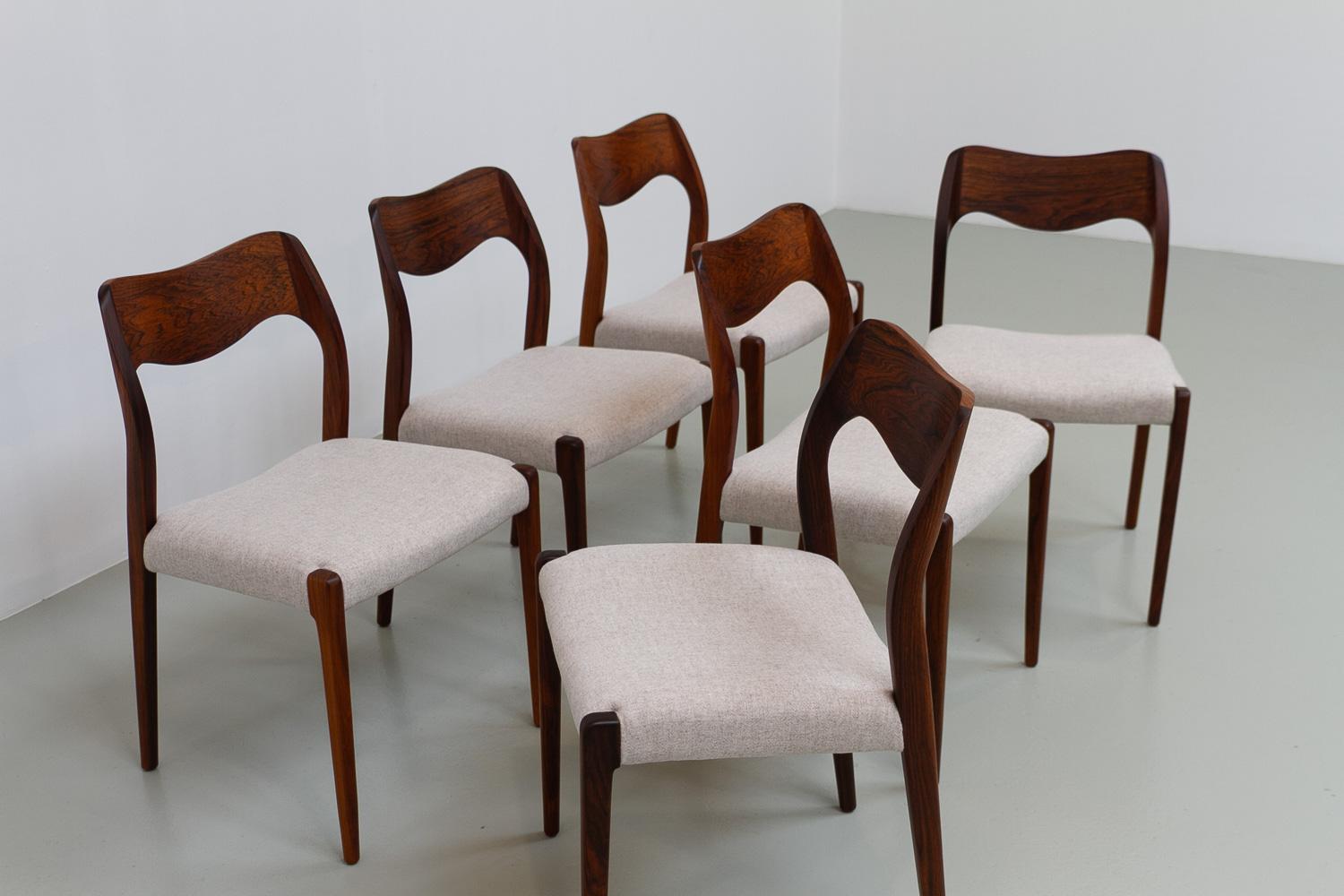 Mid-Century moderno Sedie danesi in palissandro Model 71 di Niels O. Møller, anni '70. Set di 6 pezzi. in vendita