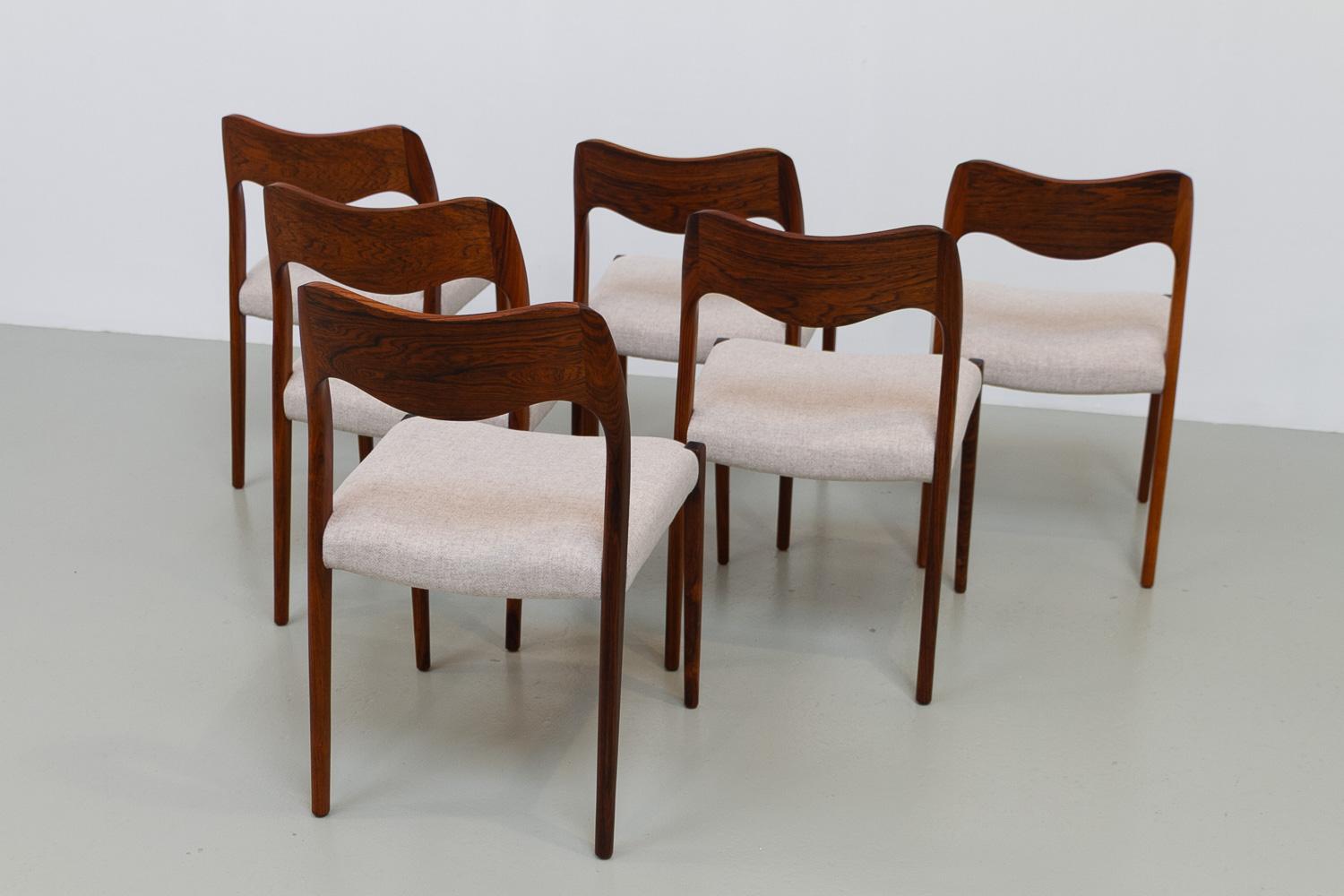Sedie danesi in palissandro Model 71 di Niels O. Møller, anni '70. Set di 6 pezzi. in vendita 1