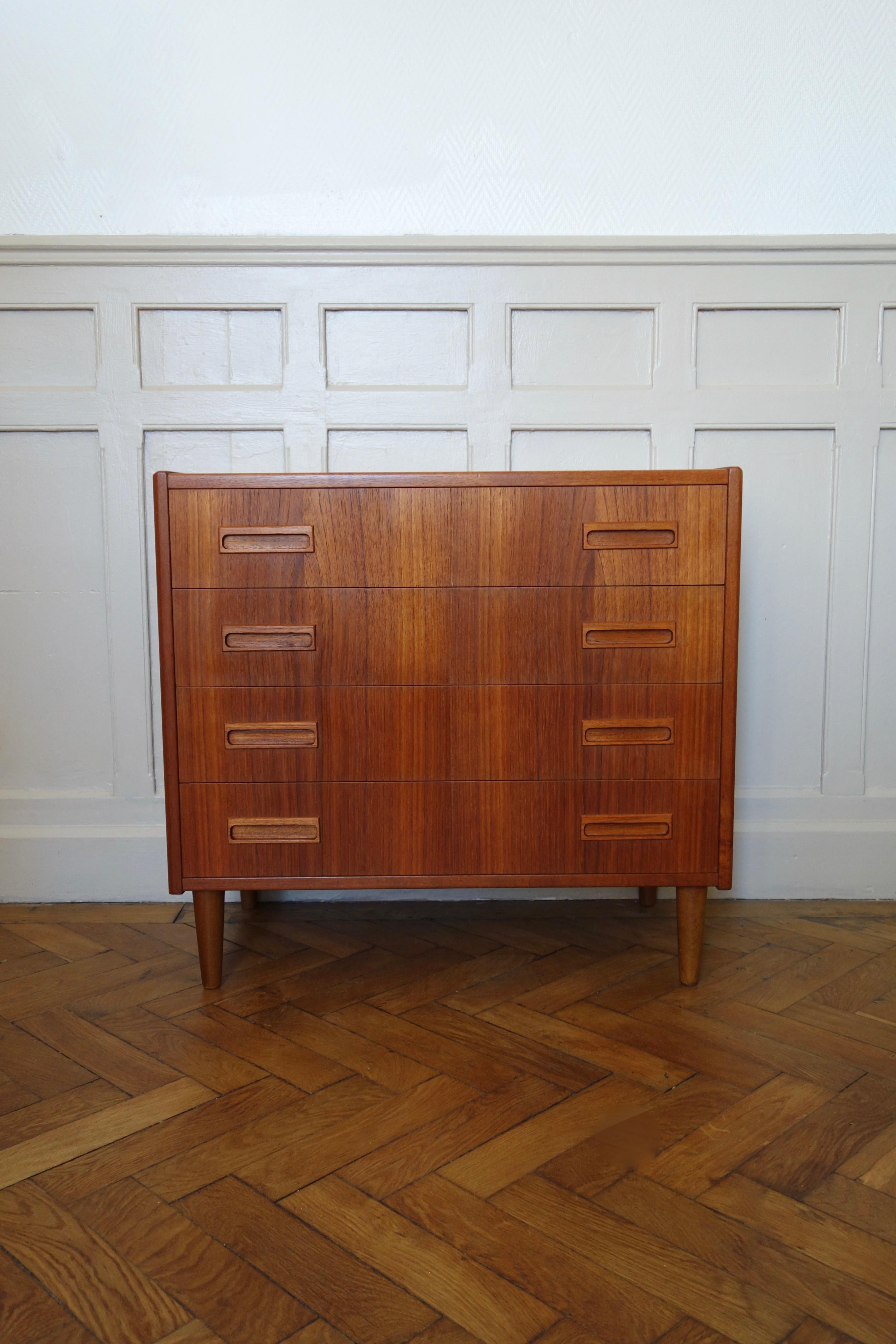 Danish Rosewood Chest of Drawers by Otto Nielsen, 1960s In Good Condition In BEAUNE, FR