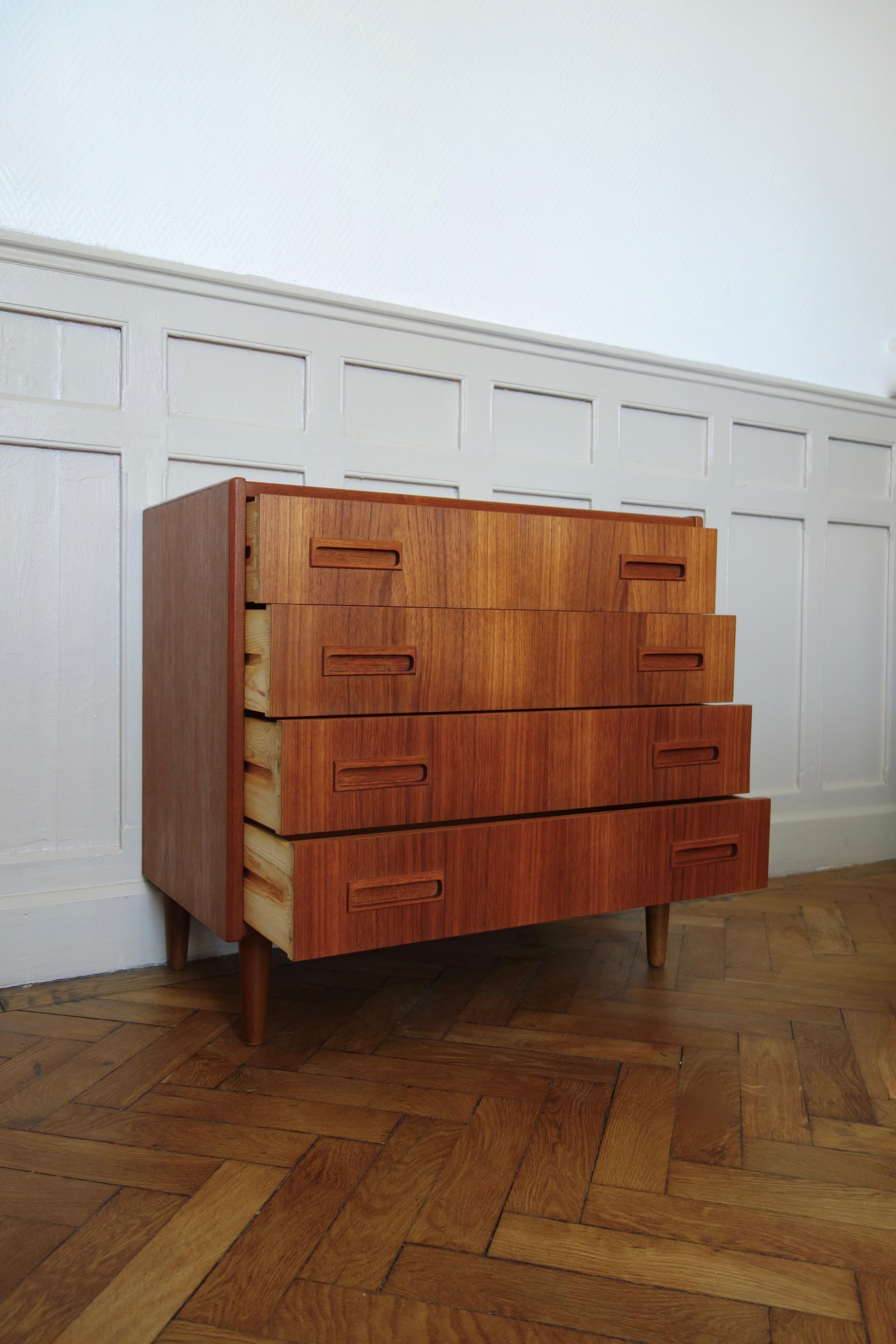 Palisander Danish Rosewood Chest of Drawers by Otto Nielsen, 1960s