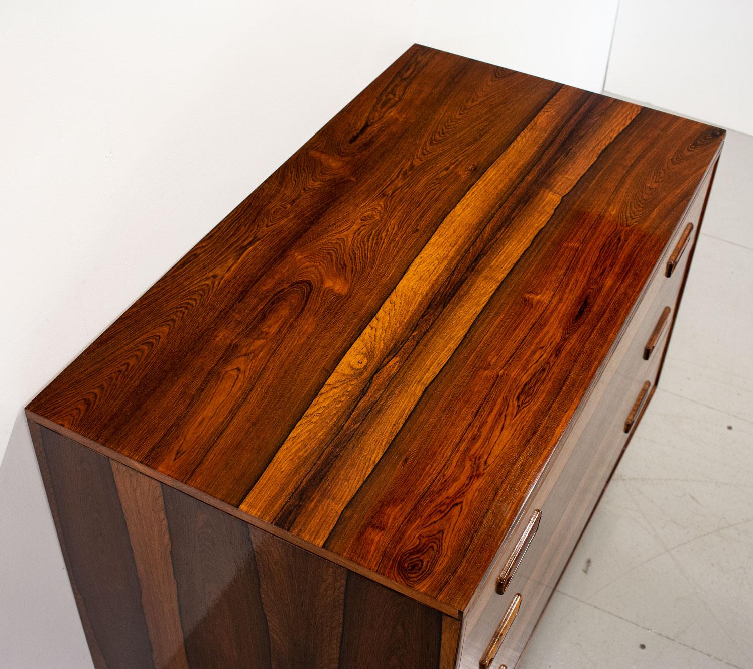 Scandinavian Modern Danish Rosewood Chest of Drawers in the manner of Arne Wahl Iversen, 1960s For Sale