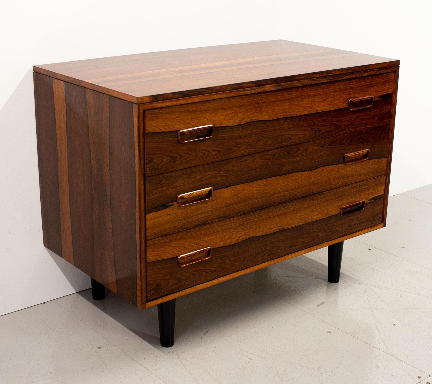 Danish Rosewood Chest of Drawers in the manner of Arne Wahl Iversen, 1960s For Sale 1