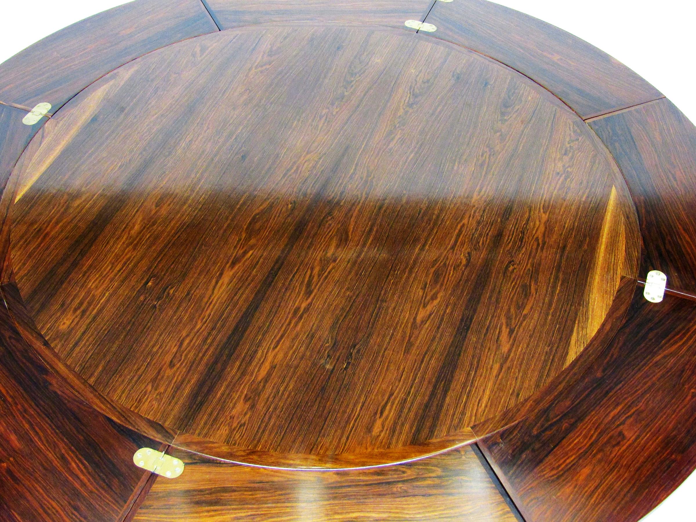 Table de salle à manger danoise circulaire Lotus/table à rabat extensible par Dyrlund Bon état - En vente à Shepperton, Surrey