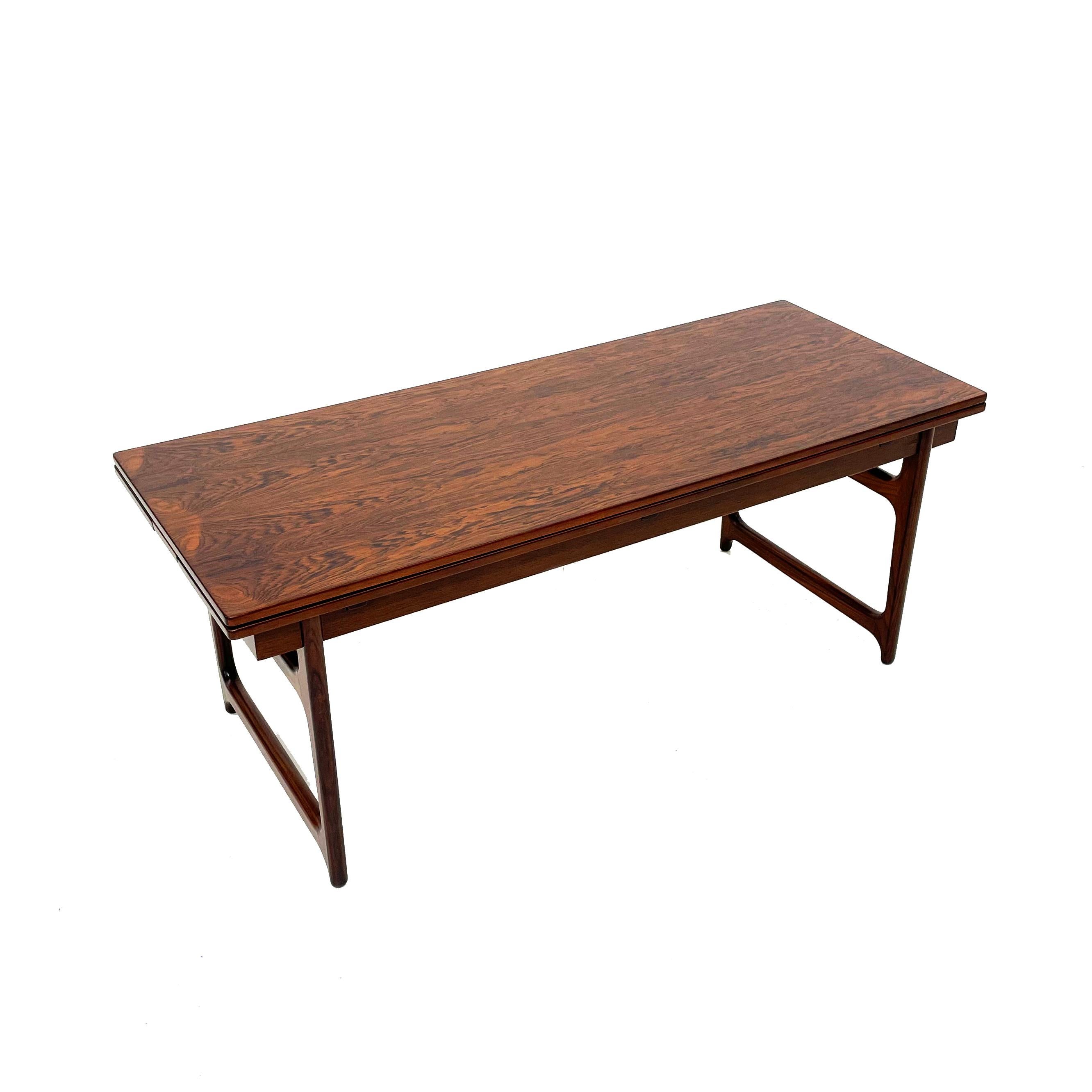 Mid-20th Century Danish rosewood coffee table 1960s. Extendable For Sale