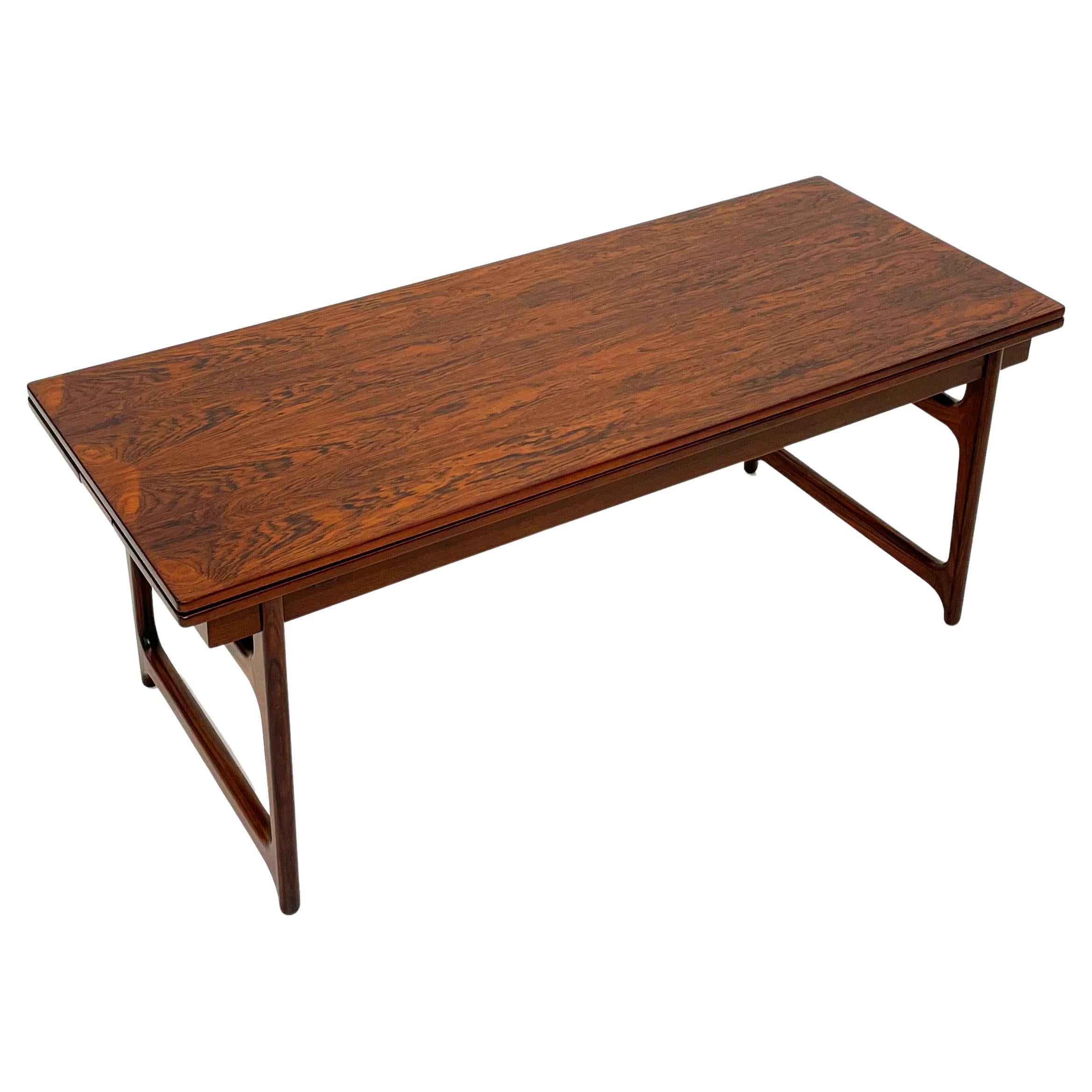 Danish rosewood coffee table 1960s. Extendable For Sale