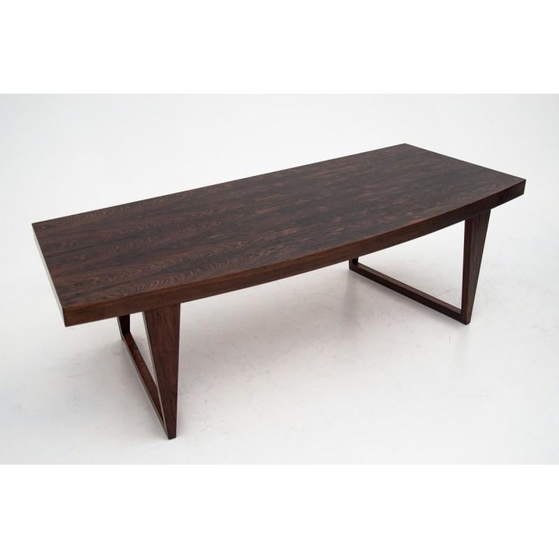 An elegant, rosewood coffee table from Denmark, from circa 1960s.
Minimal and simple form. 
Beautiful rosewood condition.
  