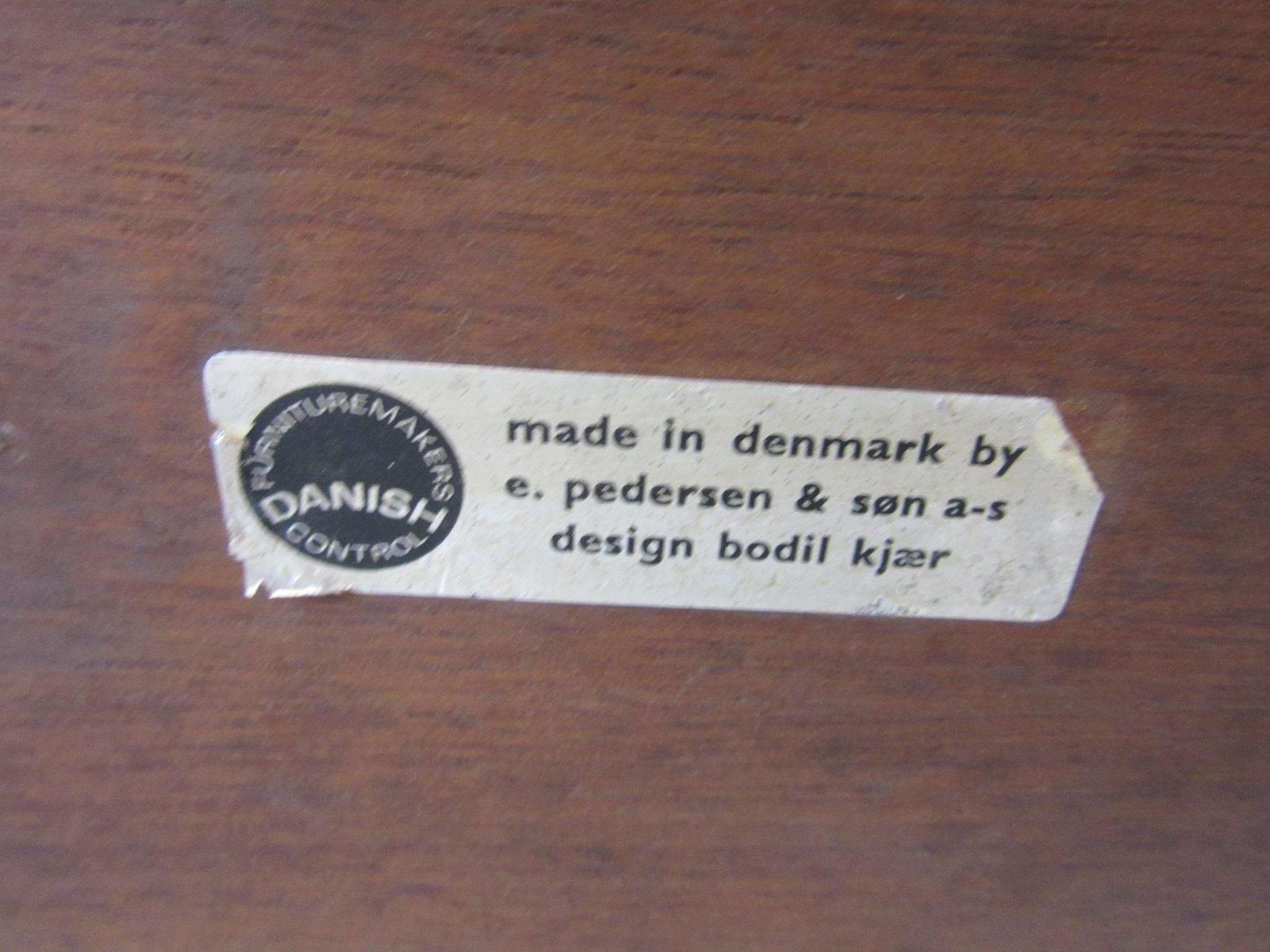 Table basse en bois de rose danois par Bodil kjaer pour E. Pedersen & Sons, Danemark en vente 1