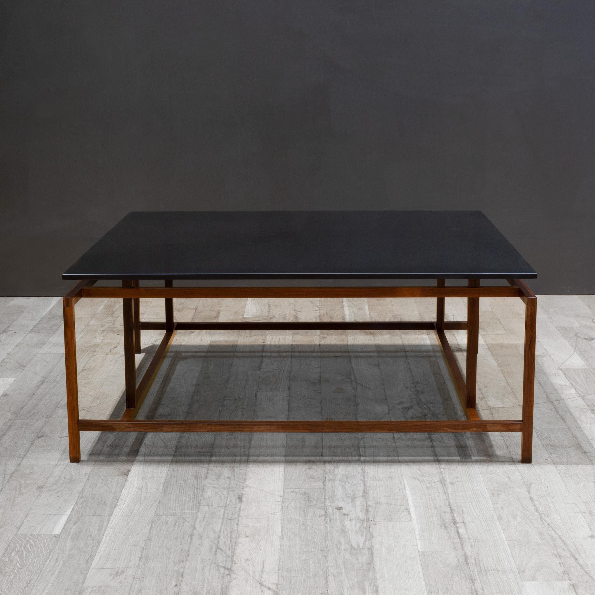 Américain Table basse danoise en bois de rose par Henning Norgaard pour Komfort, vers 1960 en vente