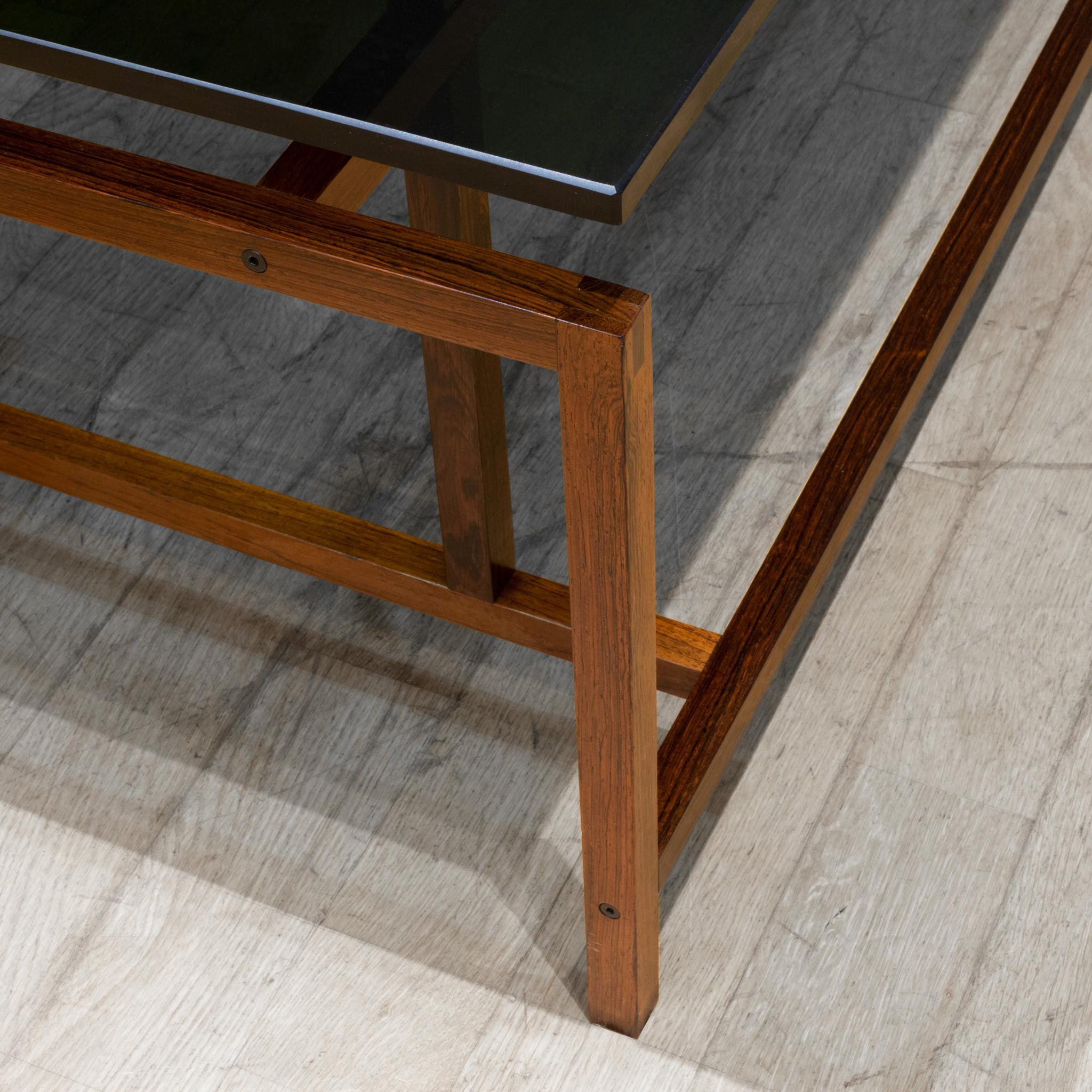 Dänischer Couchtisch aus Rosenholz von Henning Norgaard für Komfort, um 1960 im Angebot 1