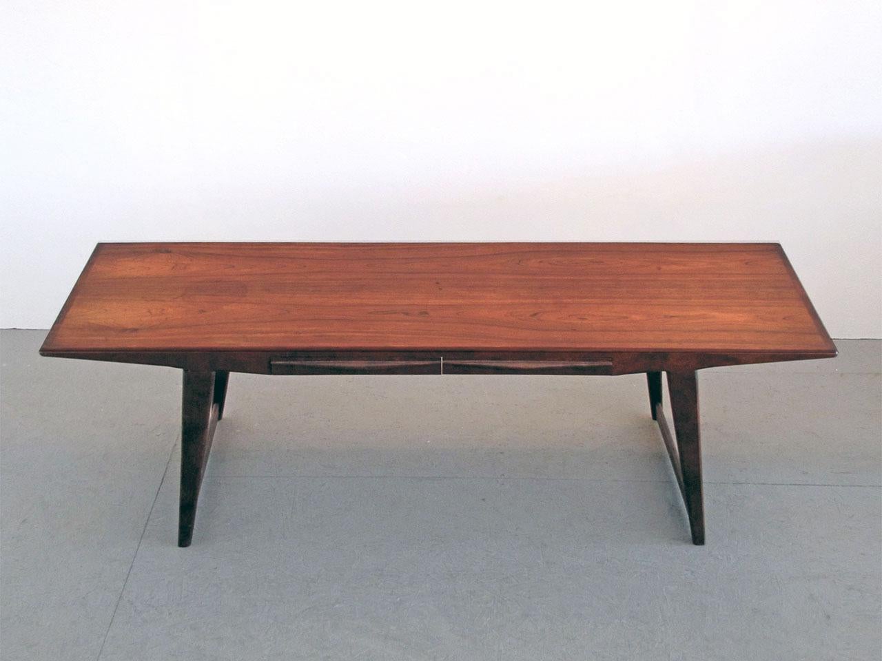 Mid-Century Modern Table basse danoise en bois de rose de Johannes Andersen, 1950 en vente
