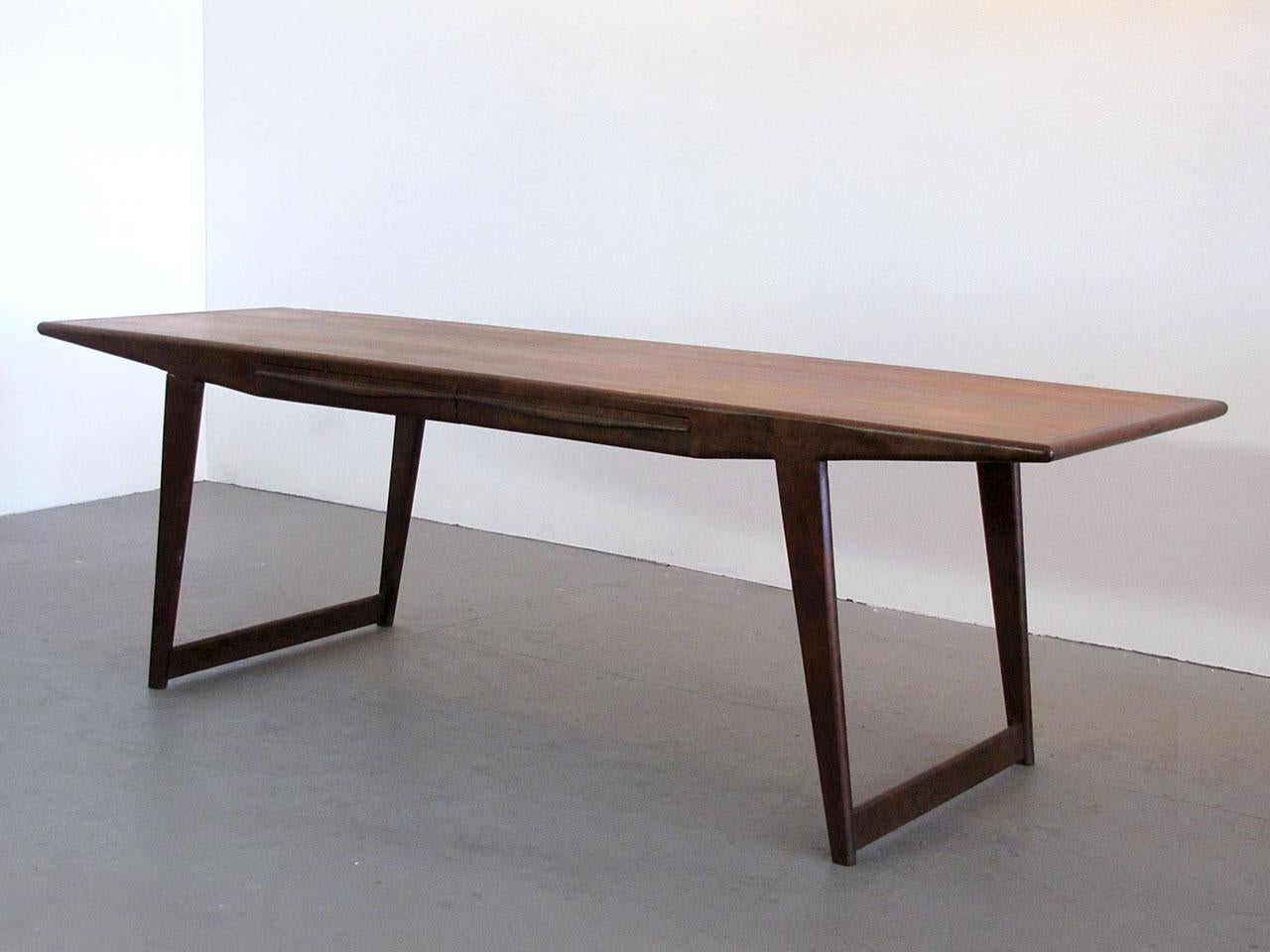 Danois Table basse danoise en bois de rose de Johannes Andersen, 1950 en vente