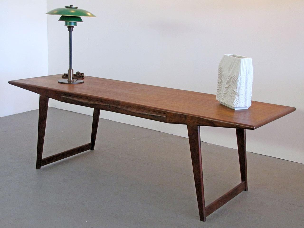 Danish Rosewood Coffee Table by Johannes Andersen, 1950 For Sale 4