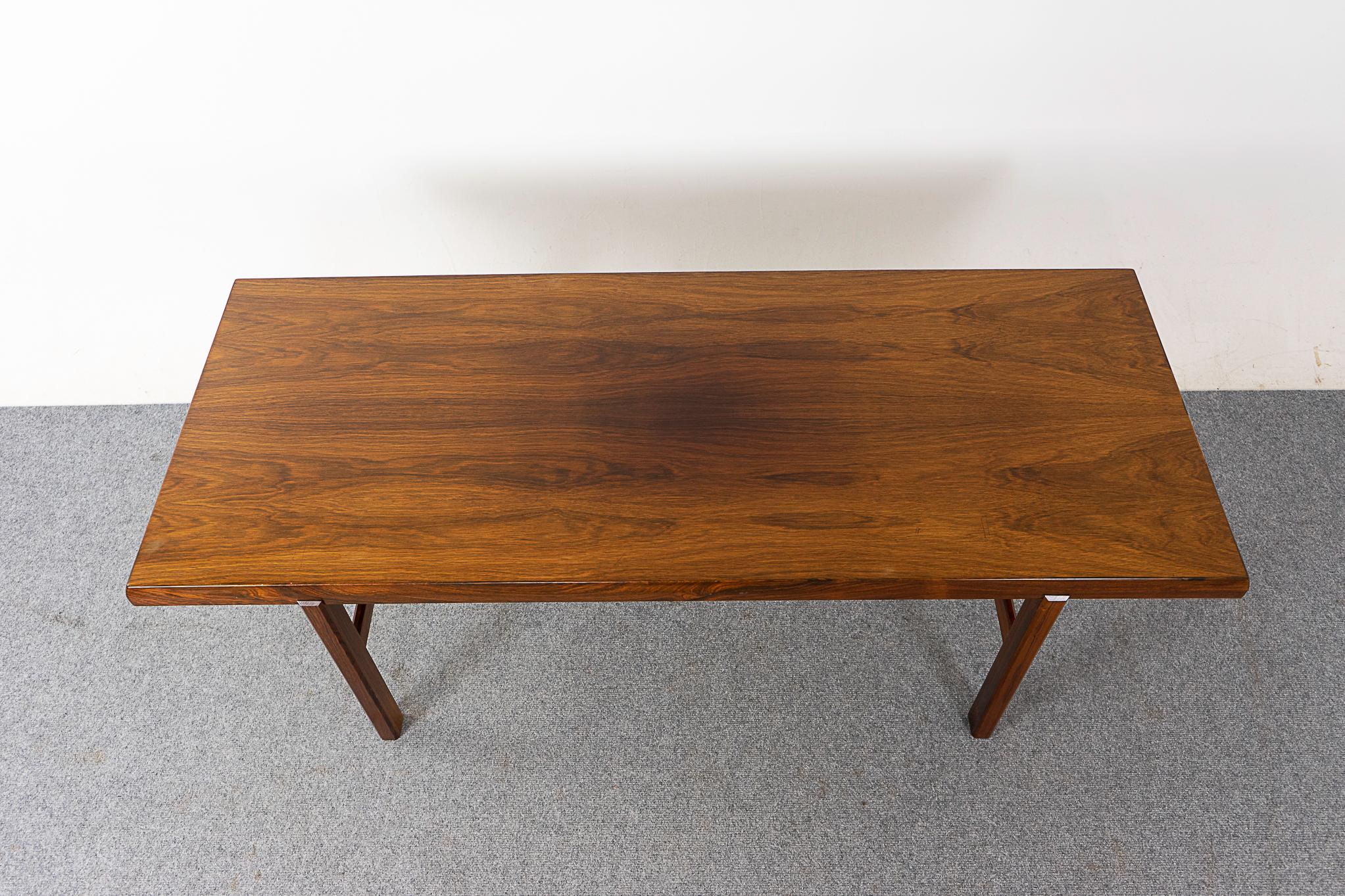 Danish Rosewood Coffee Table In Good Condition For Sale In VANCOUVER, CA