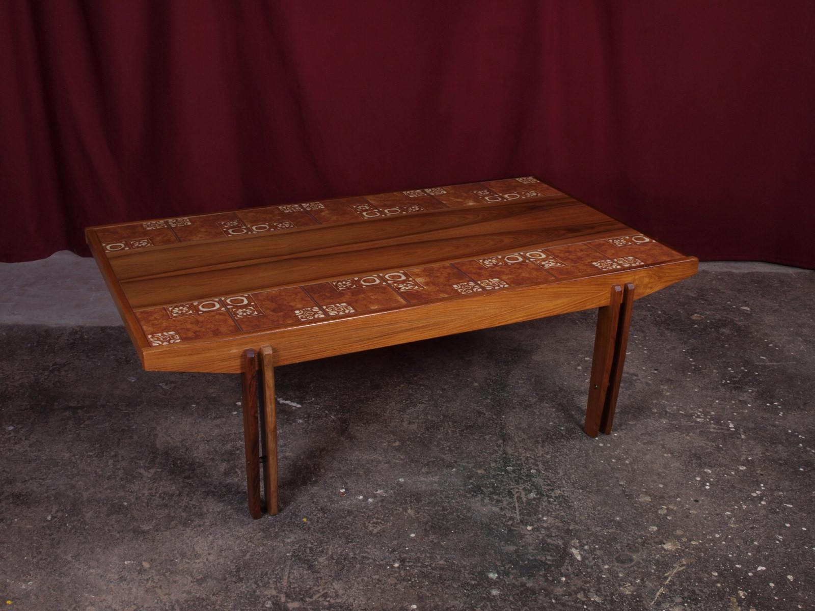 Vintage rosewood coffee table from unknown Danish designer and manufactor. Made in beautiful wood and tiles in the 1960s / 1970s Denmark.

Amazing conditon despite the age of this item. Only 1 owner and kept very carefully.

The size of the
