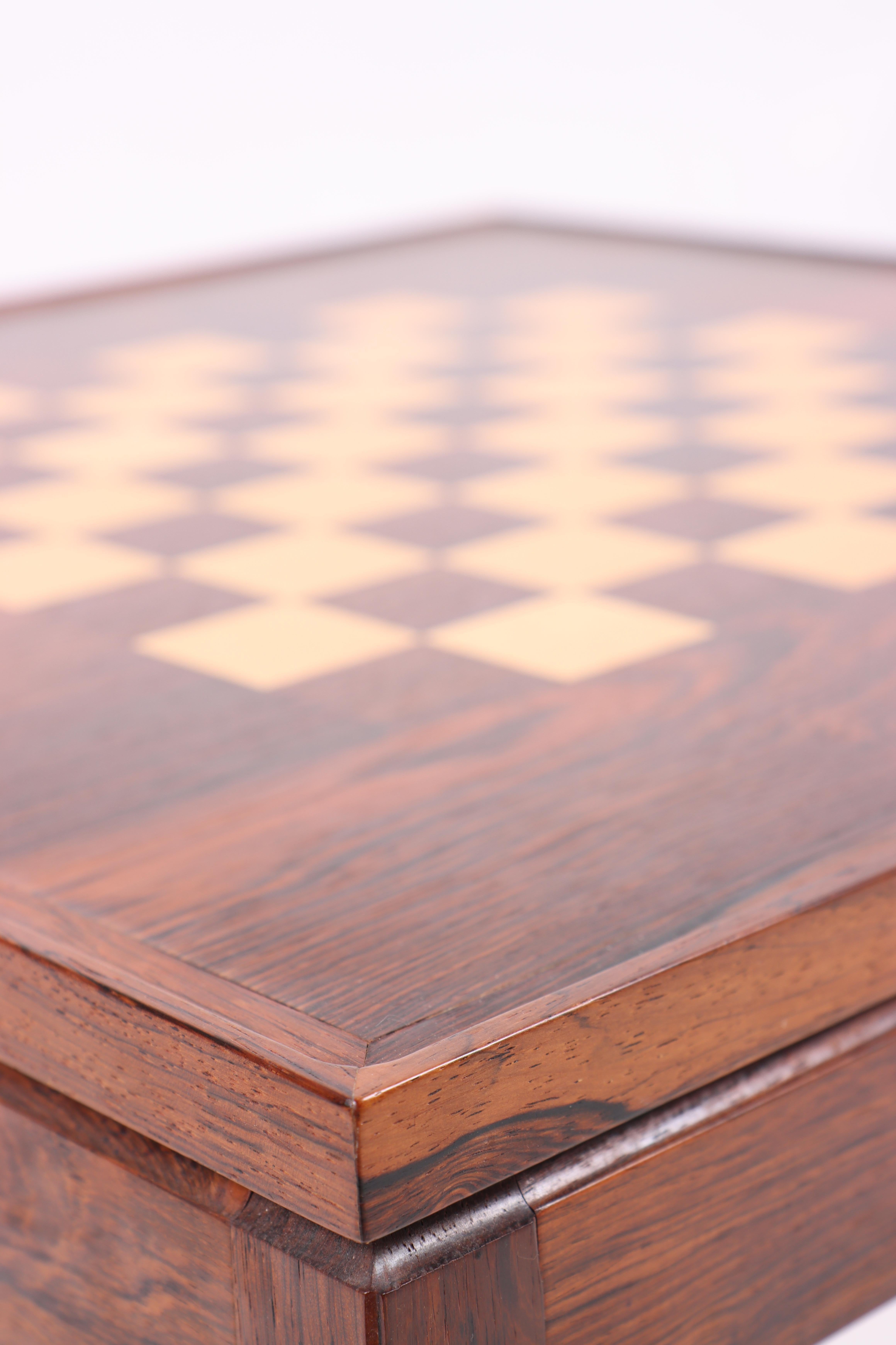 Mesa de centro danesa de palisandro con tablero de ajedrez extraíble, años 60 Danés en venta