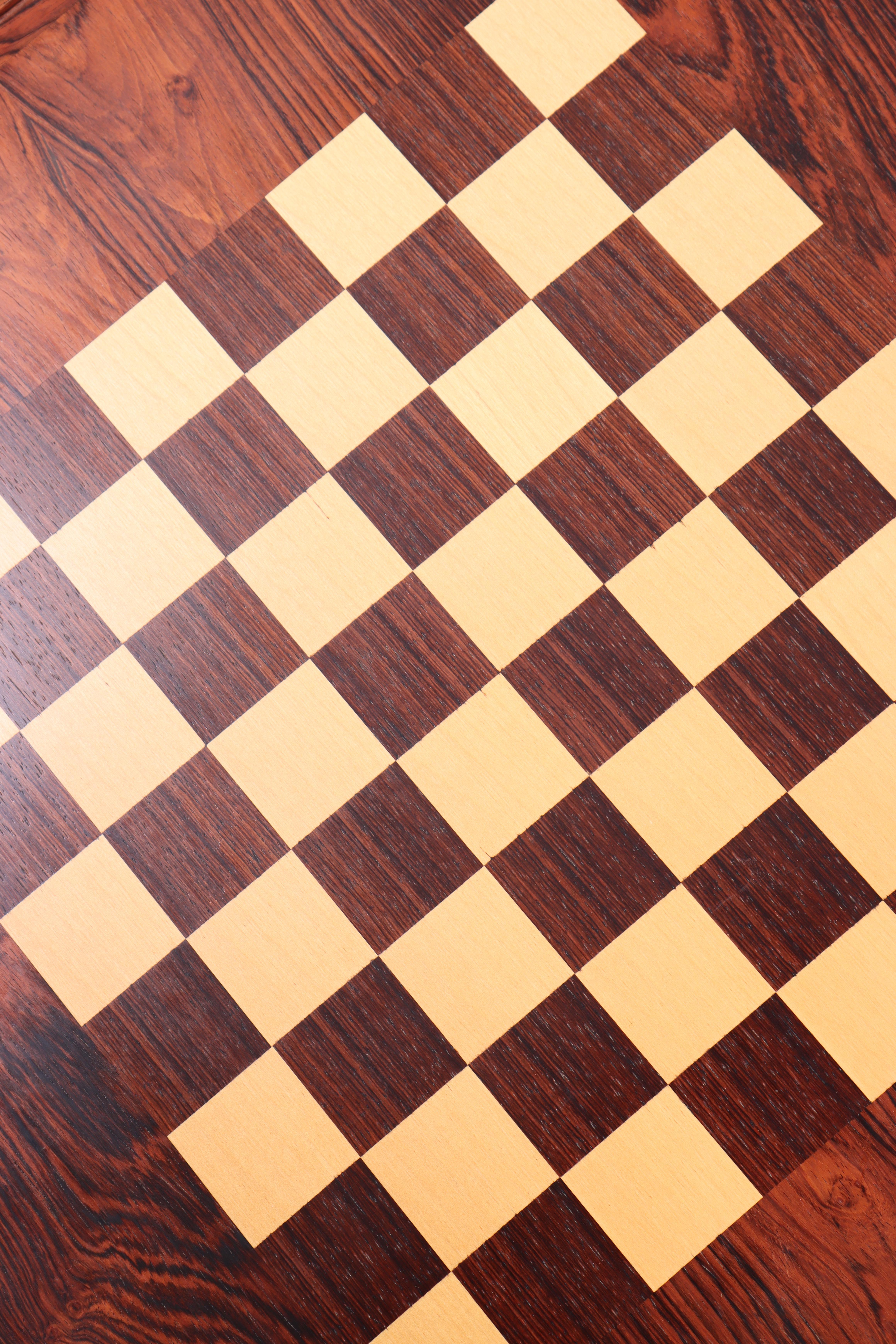 Mesa de centro danesa de palisandro con tablero de ajedrez extraíble, años 60 Palo de rosa en venta