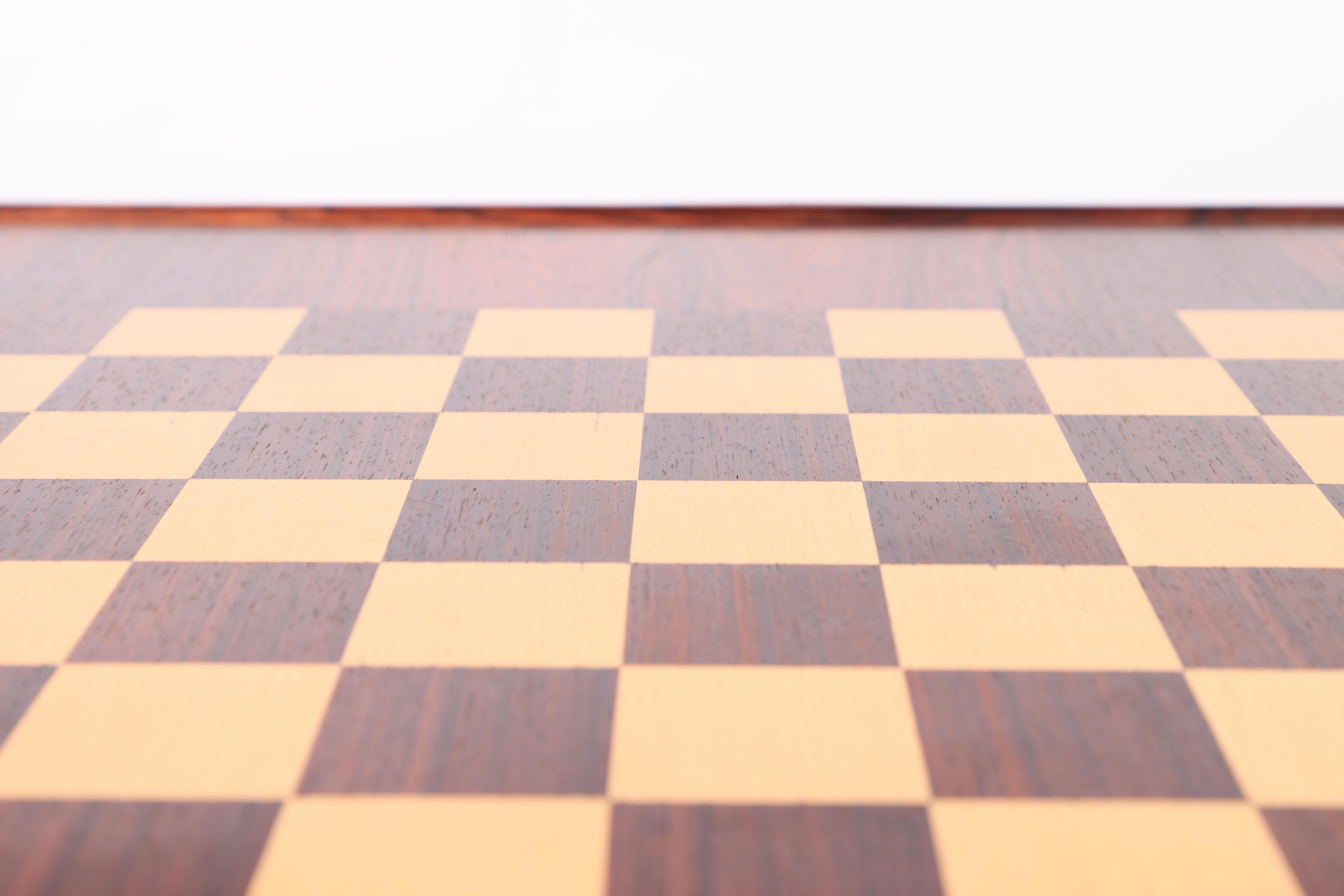 Mesa de centro danesa de palisandro con tablero de ajedrez extraíble, años 60 en venta 1