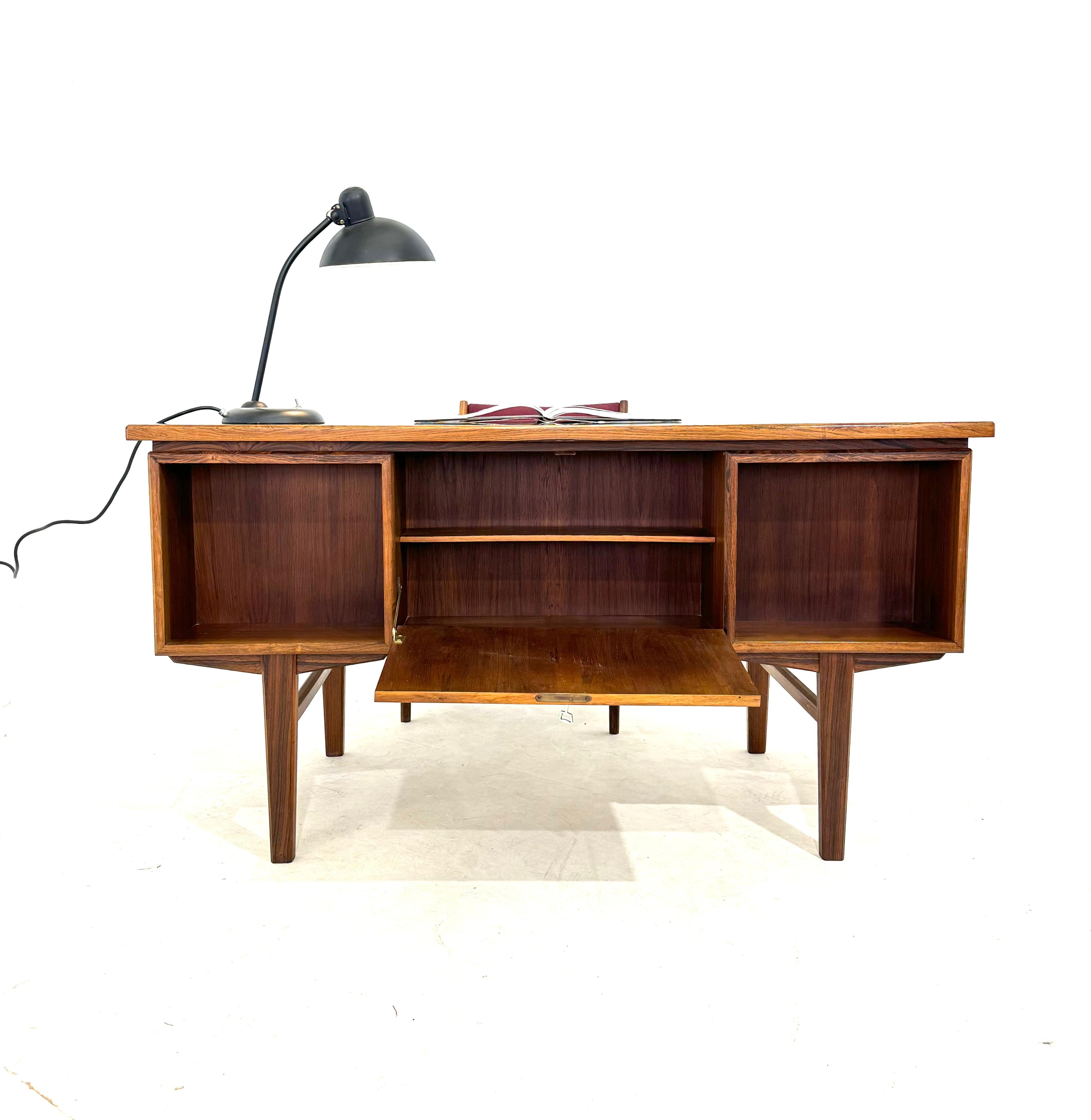 Danish rosewood desk, 1960s For Sale 2