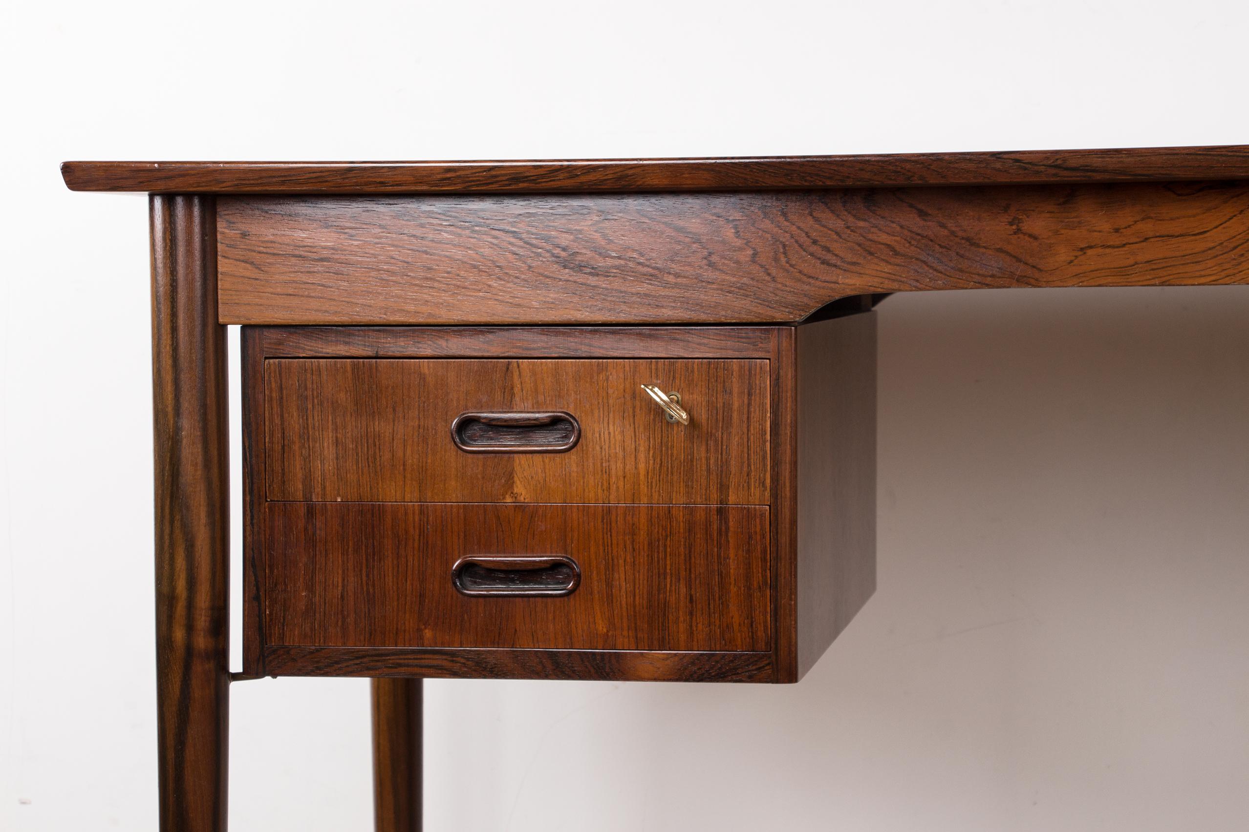 Danish Rosewood Desk by Arne Vodder 1960. For Sale 5