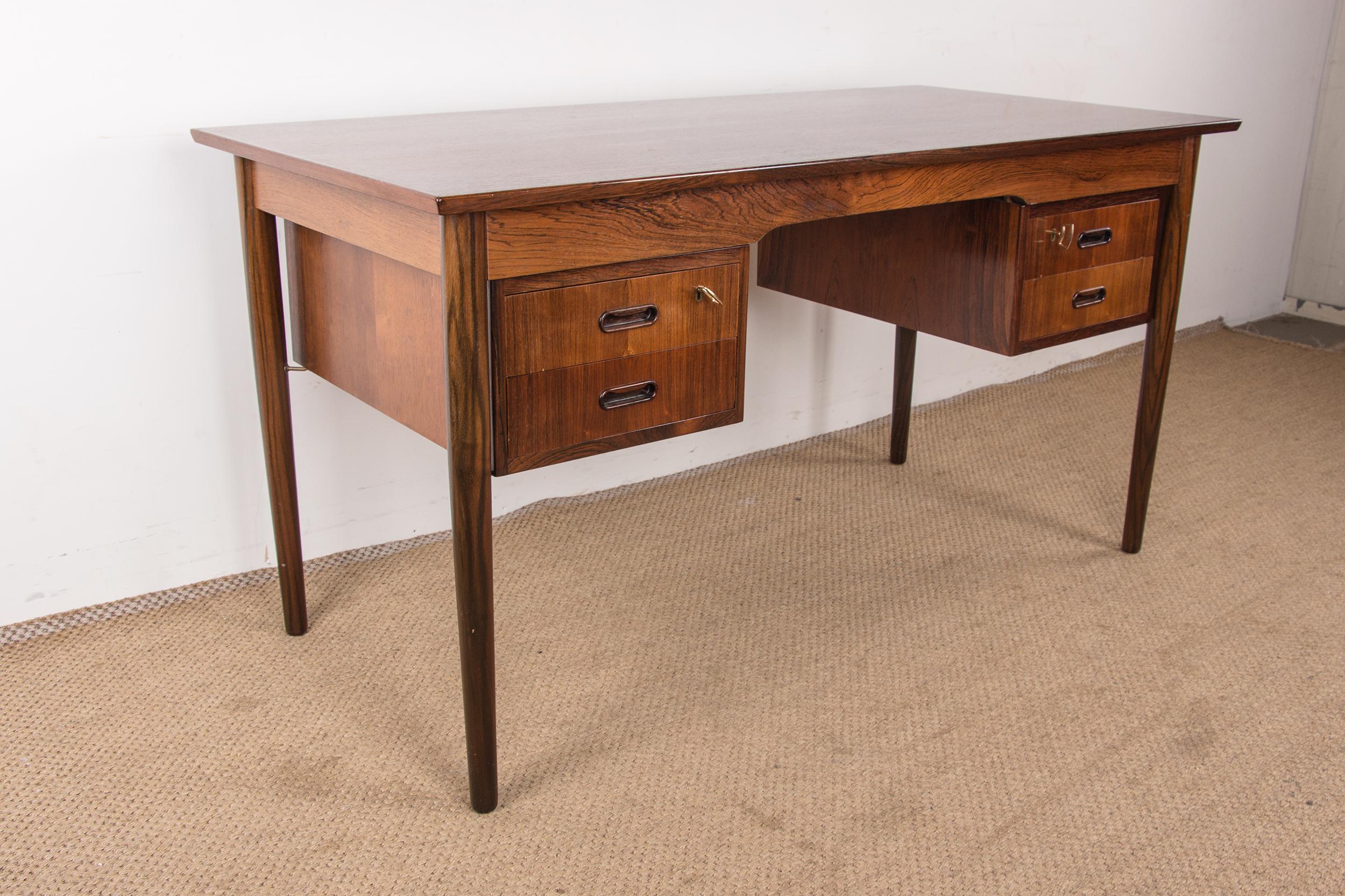 Danish Rosewood Desk by Arne Vodder 1960. For Sale 2