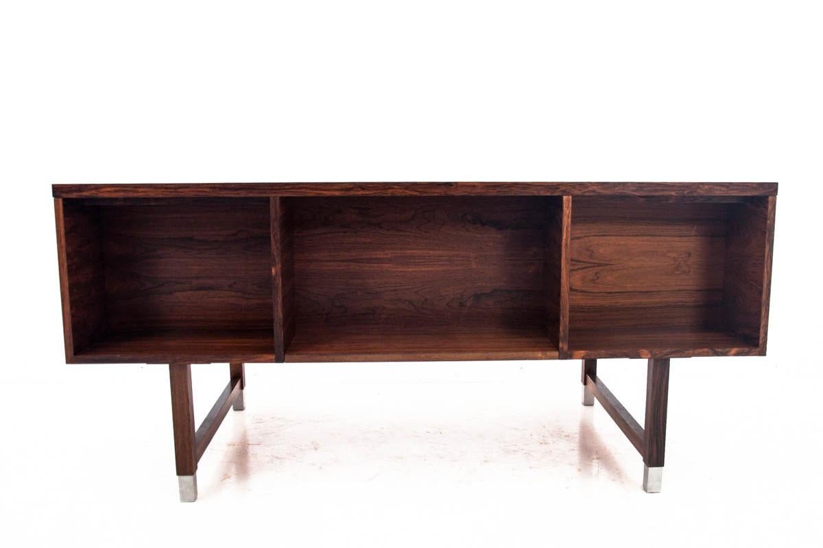 Rosewood desk made in Denmark in the 1960s. 
Desk in very good condition. 
Classic Danish design.
 