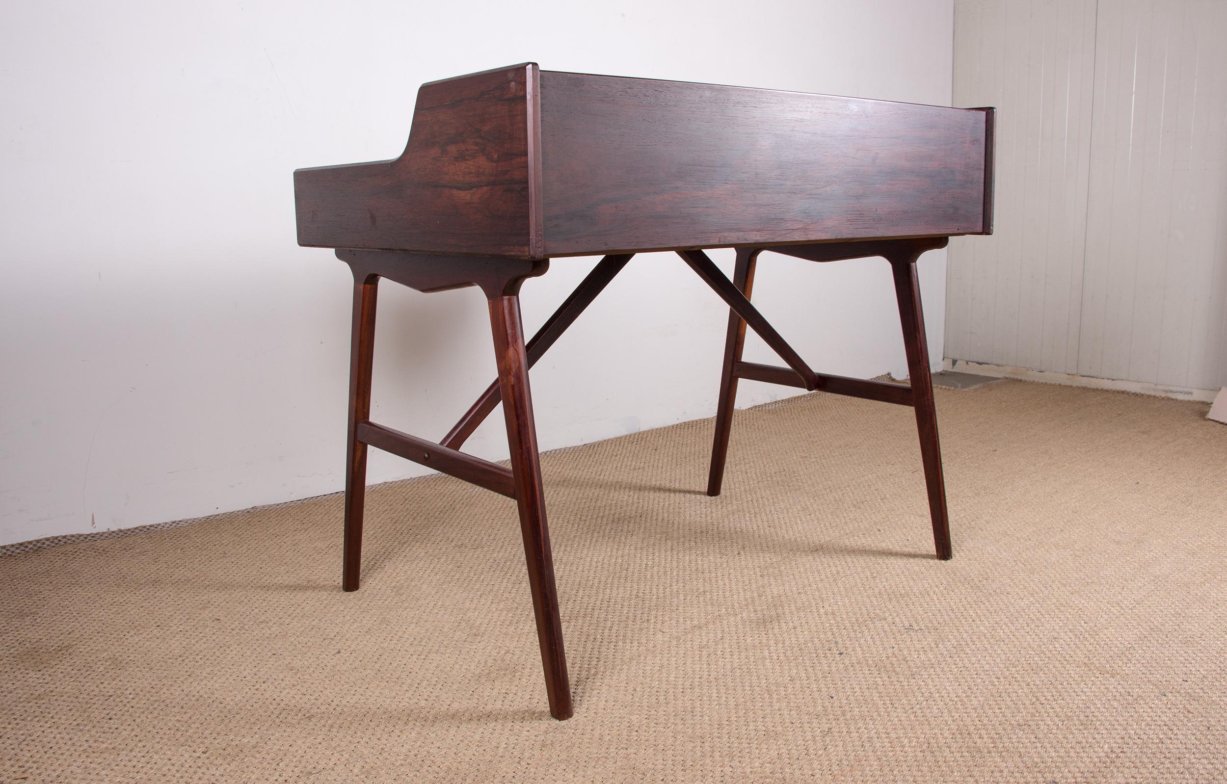 Escritorio danés de palisandro, modelo 56 de Arne Wahl Iversen para Vinde Mobelfabrik 1960. en venta 11