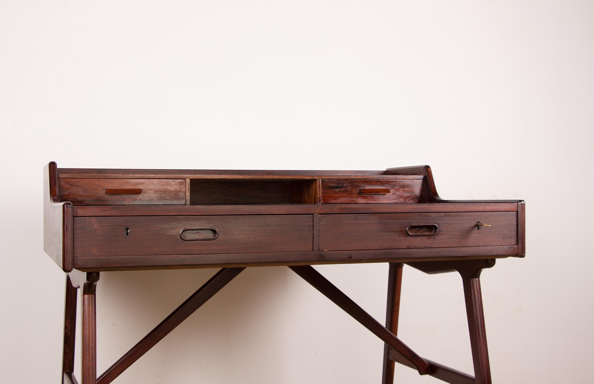 Scandinavian Modern Danish Rosewood Desk, Model 56 by Arne Wahl Iversen for Vinde Mobelfabrik, 1960 For Sale