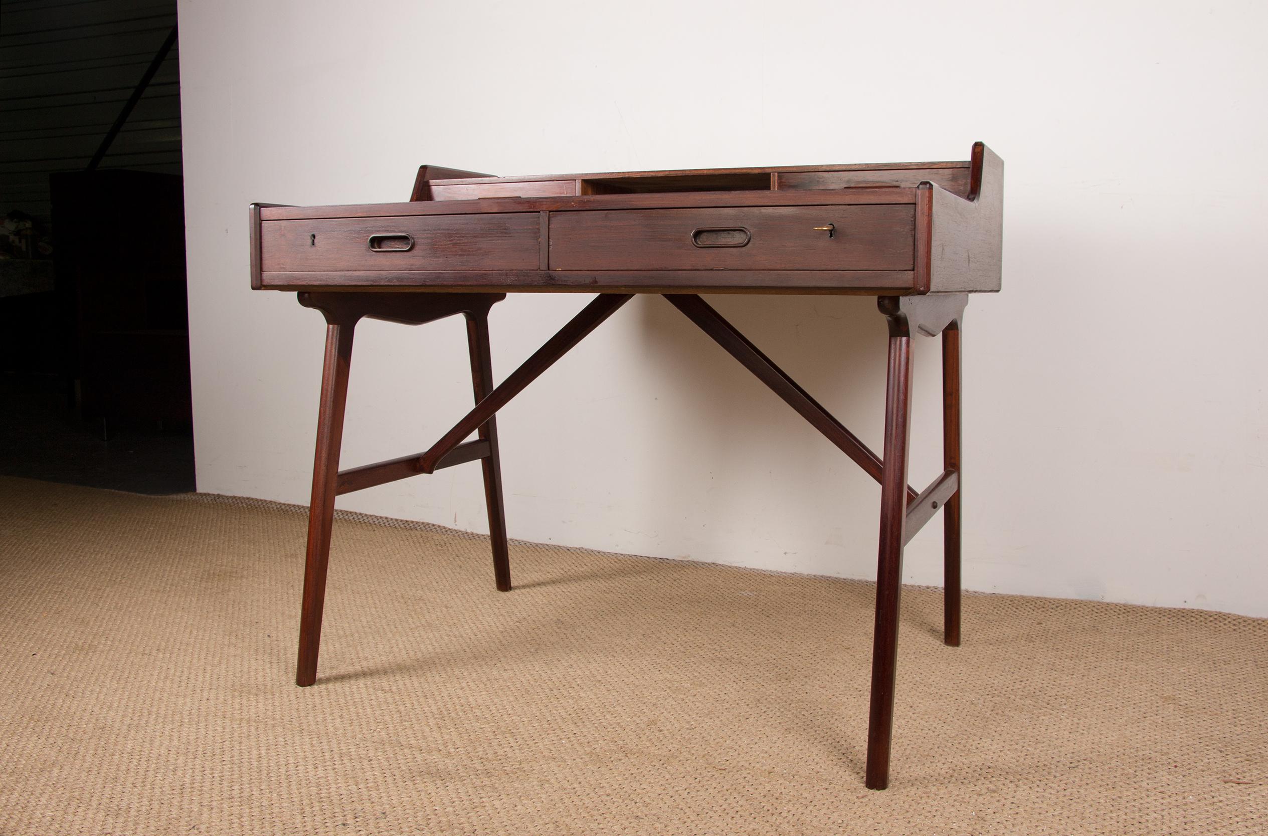 Danish Rosewood Desk, Model 56 by Arne Wahl Iversen for Vinde Mobelfabrik, 1960 In Excellent Condition For Sale In JOINVILLE-LE-PONT, FR