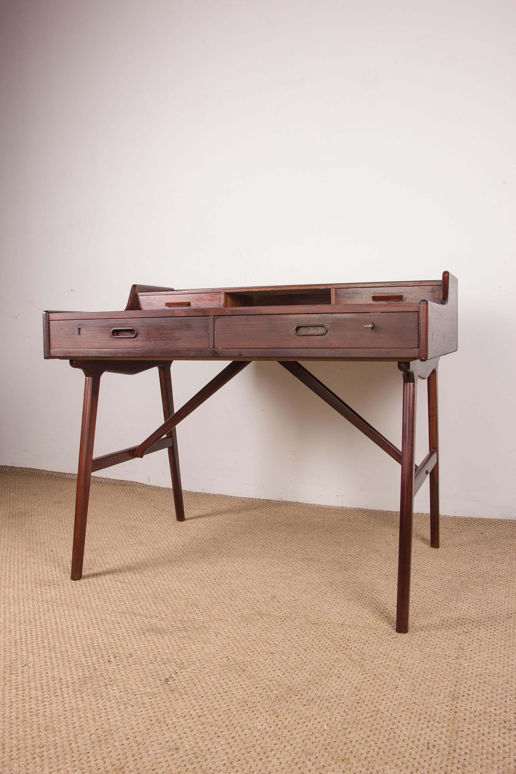 Danish Rosewood Desk, Model 56 by Arne Wahl Iversen for Vinde Mobelfabrik, 1960 For Sale 1