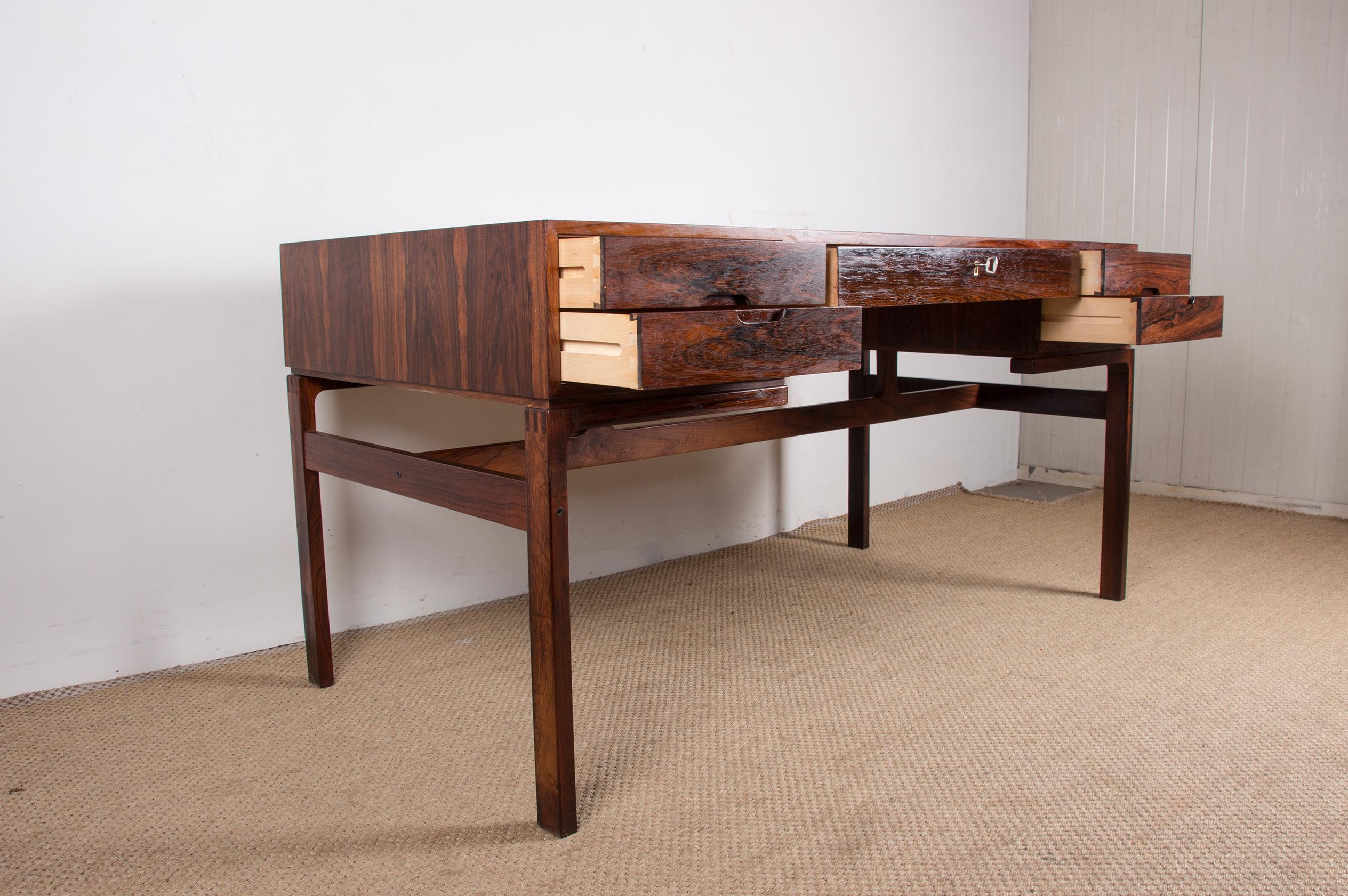 Danish Rosewood Desk, model 80 by Arne Wahl Iversen for Vinde Mobelfabrik 1960. 4