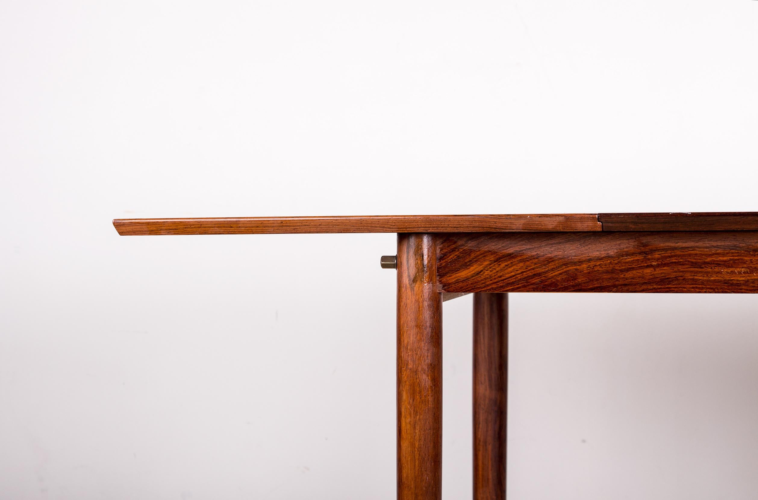 Dänischer Schreibtisch aus Rosenholz mit Verlängerung und schwebender Schachtel, Modell 0S 51 von Arne Vodder im Zustand „Hervorragend“ im Angebot in JOINVILLE-LE-PONT, FR