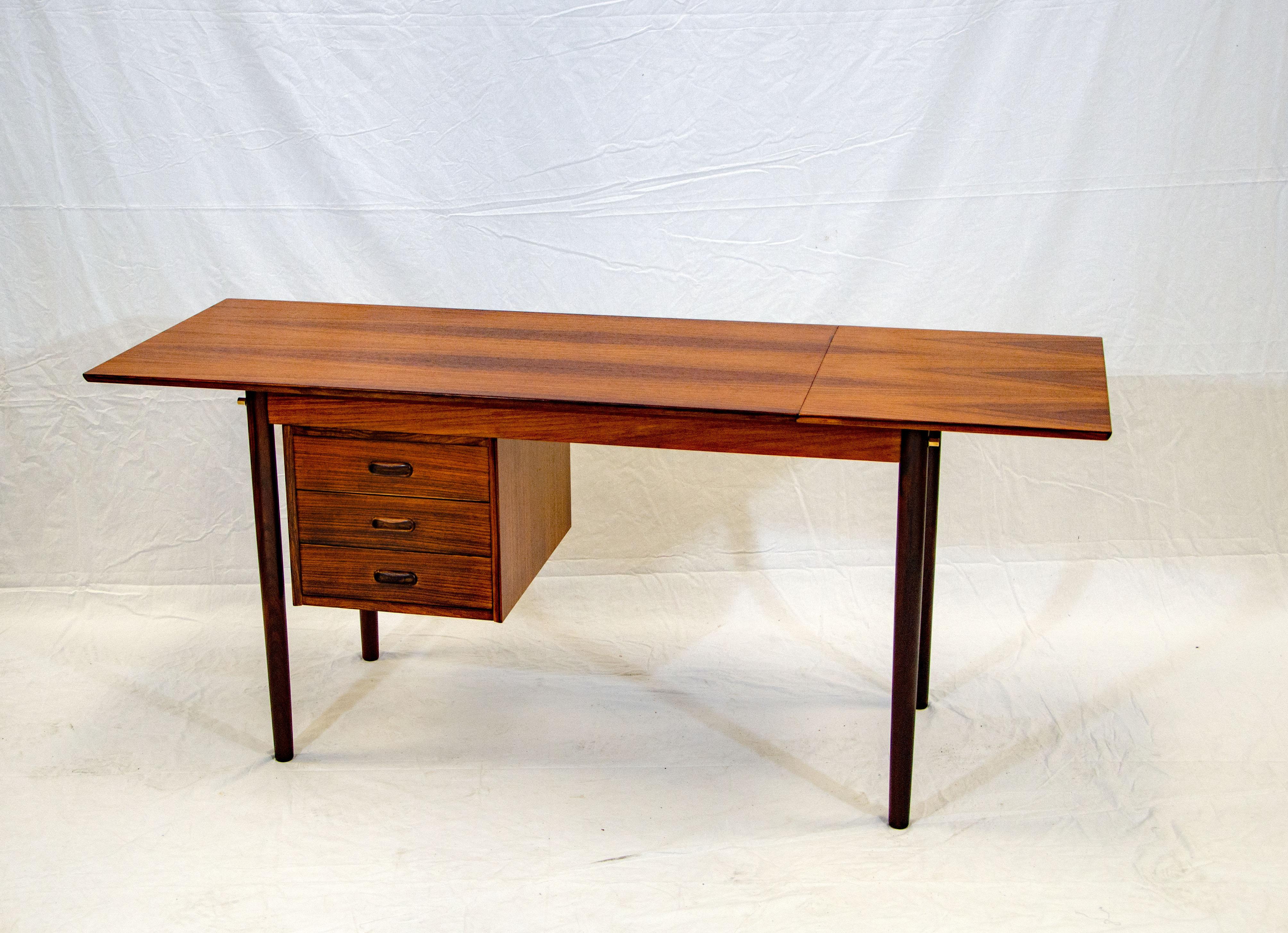 Scandinavian Modern Danish Rosewood Desk with Extension, Arne Vodder for H. Sigh & Søns Møbelfabrik