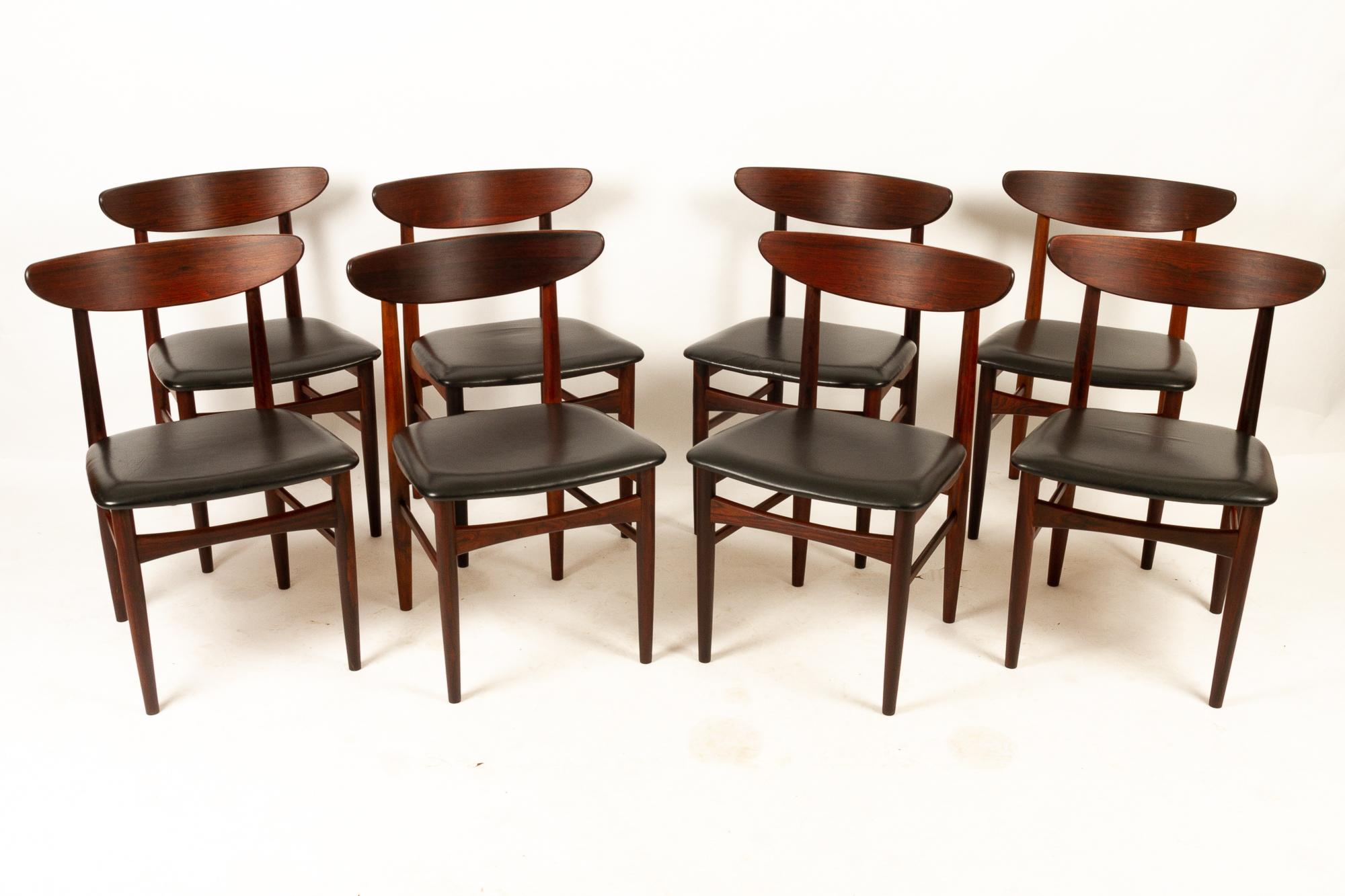 Danish rosewood dining chairs by Skovby Møbelfabrik 1960s set of 8
Stunning and rare set of eight dining chairs. Frame in solid rosewood with beautiful pattern. 