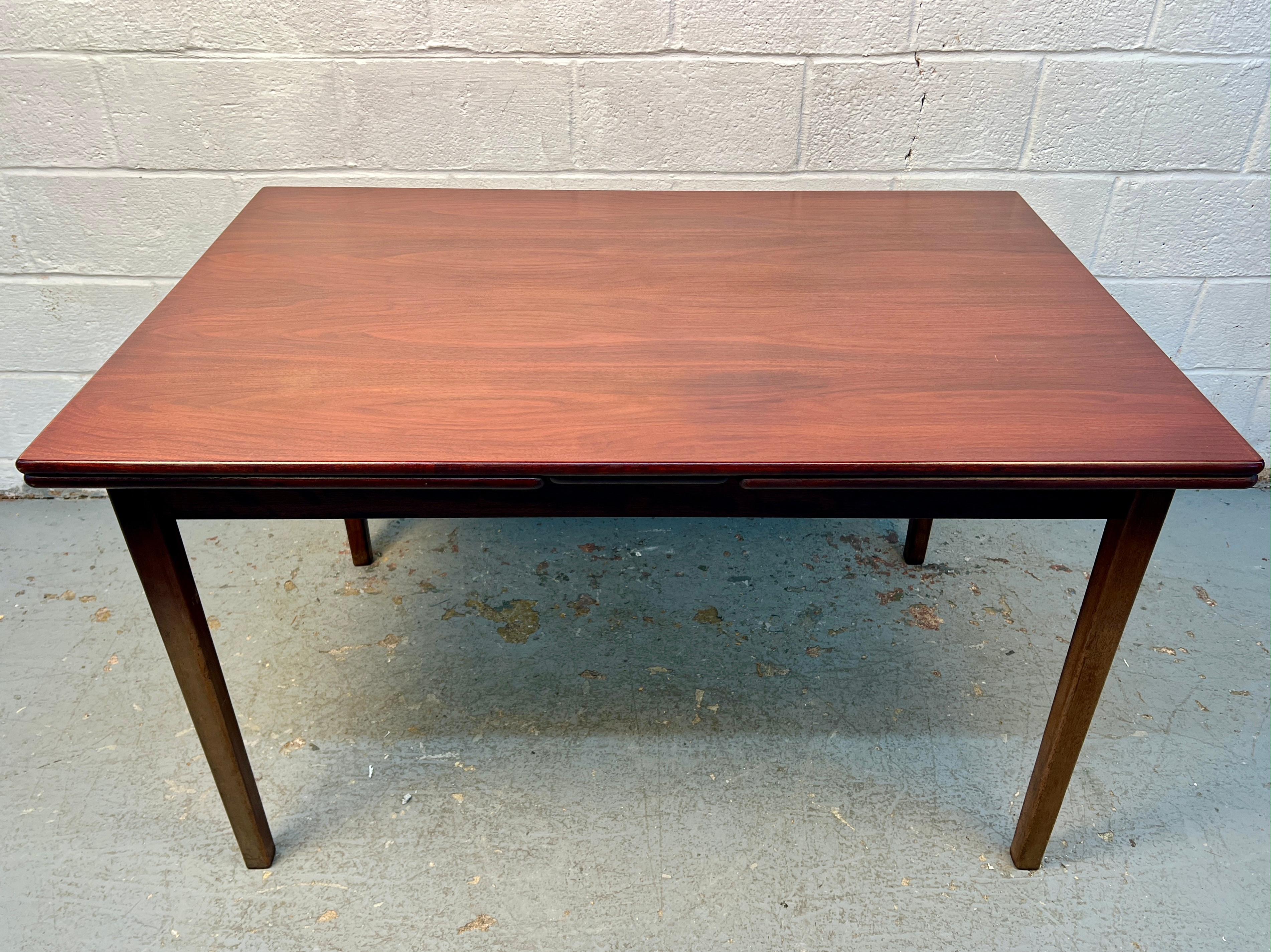 Danese Tavolo da pranzo danese in palissandro con ante a cassetto in vendita