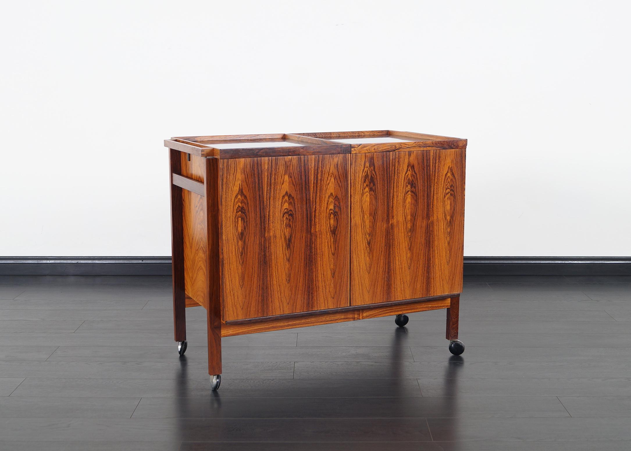 Danish Rosewood Expandable Bar Cart by Niels Erik Glasdam In Good Condition In North Hollywood, CA