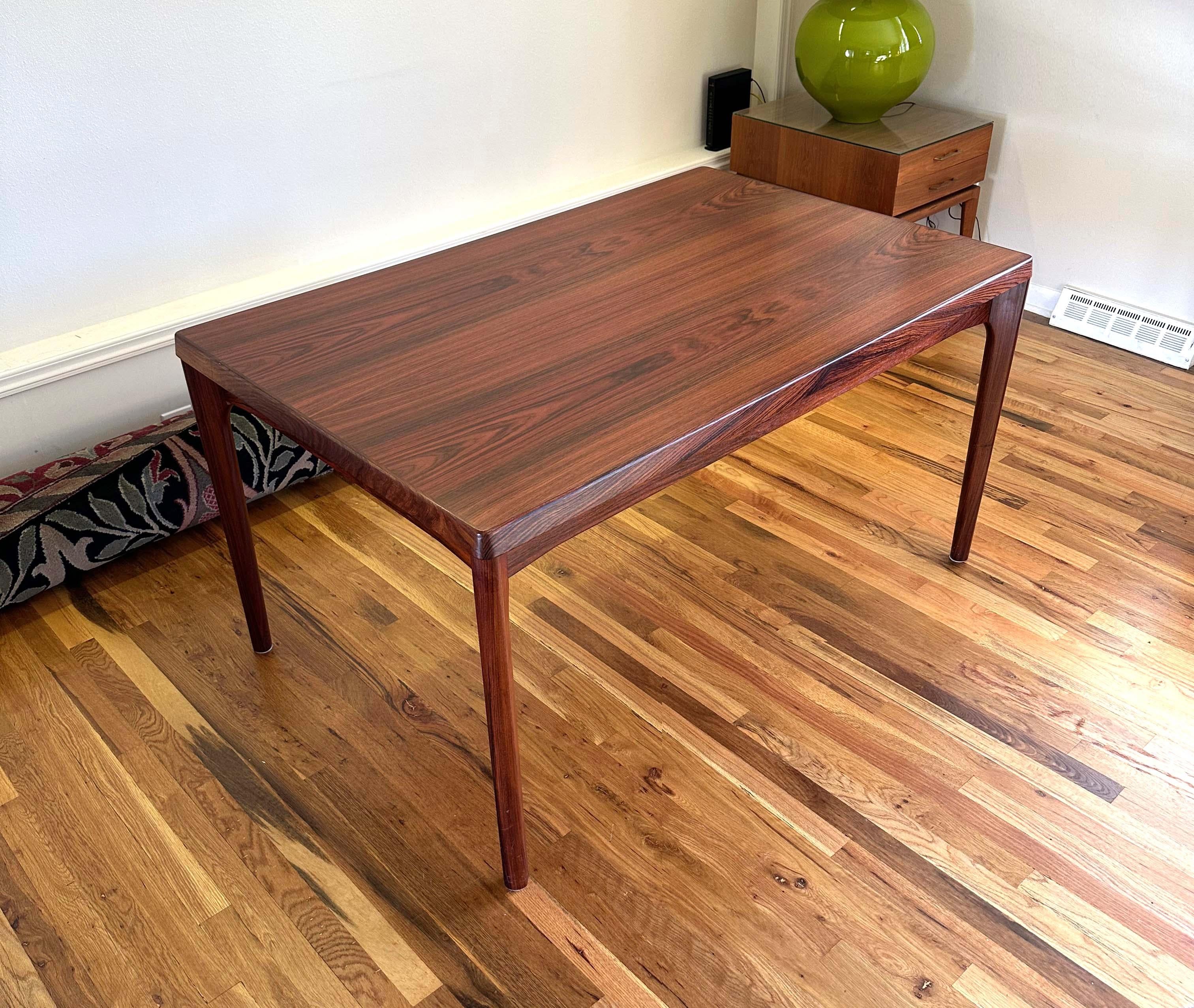 Mid-20th Century Danish Rosewood Extendable Dining Table by Henning Kjærnulf 