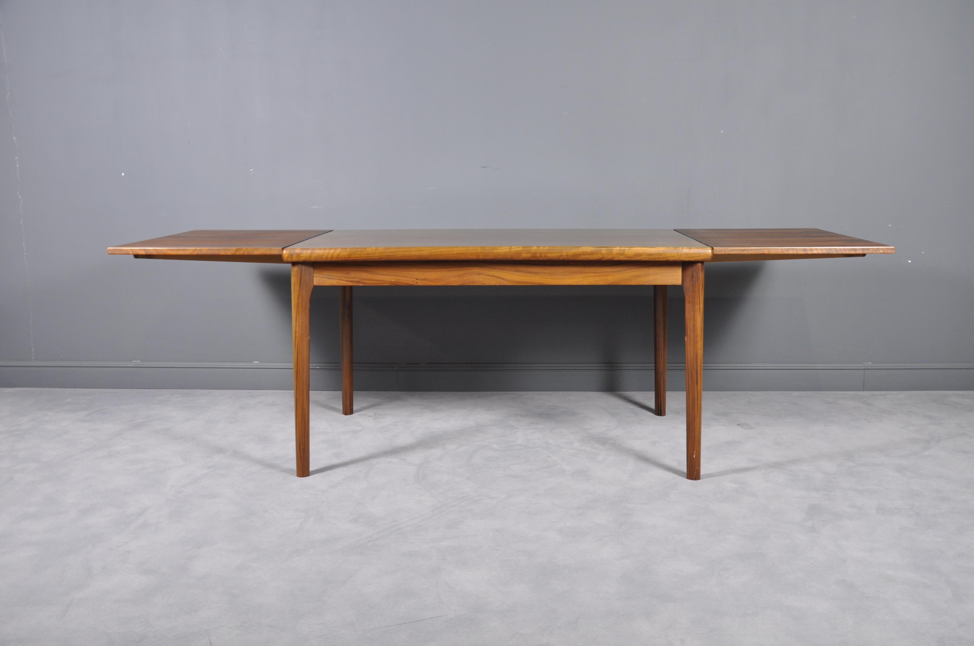 Danish Rosewood Extendable Dining Table by Henning Kjærnulf for Vejle, 1960s In Good Condition In Bucharest, RO