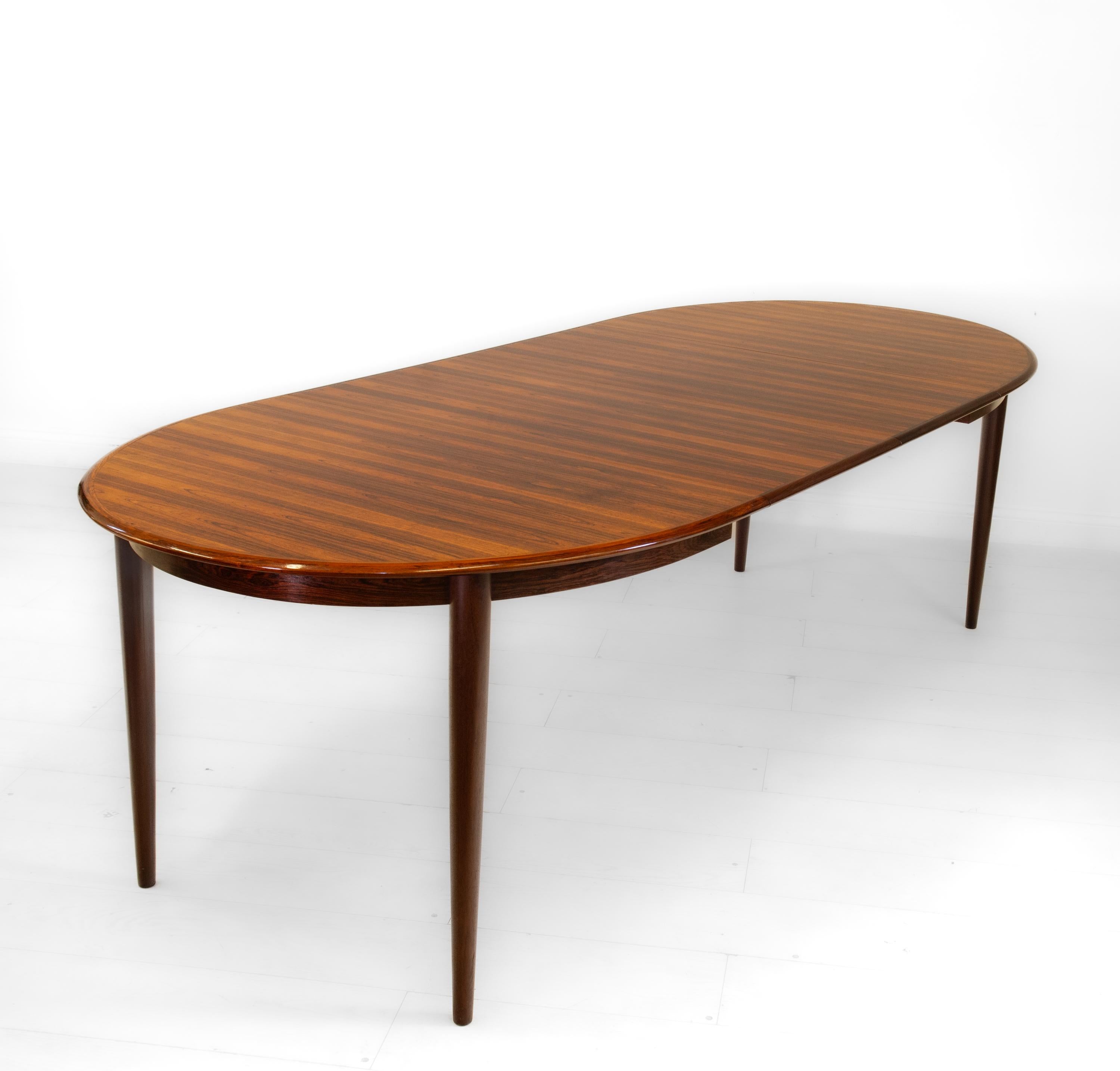 Mid Century Danish rosewood extending dining table by Skovmand & Andersen, of nice proportions. Circa 1960. 

*CITES Notice: Due to stringent regulations on the export of materials used, this piece is unavailable for international shipment, and only