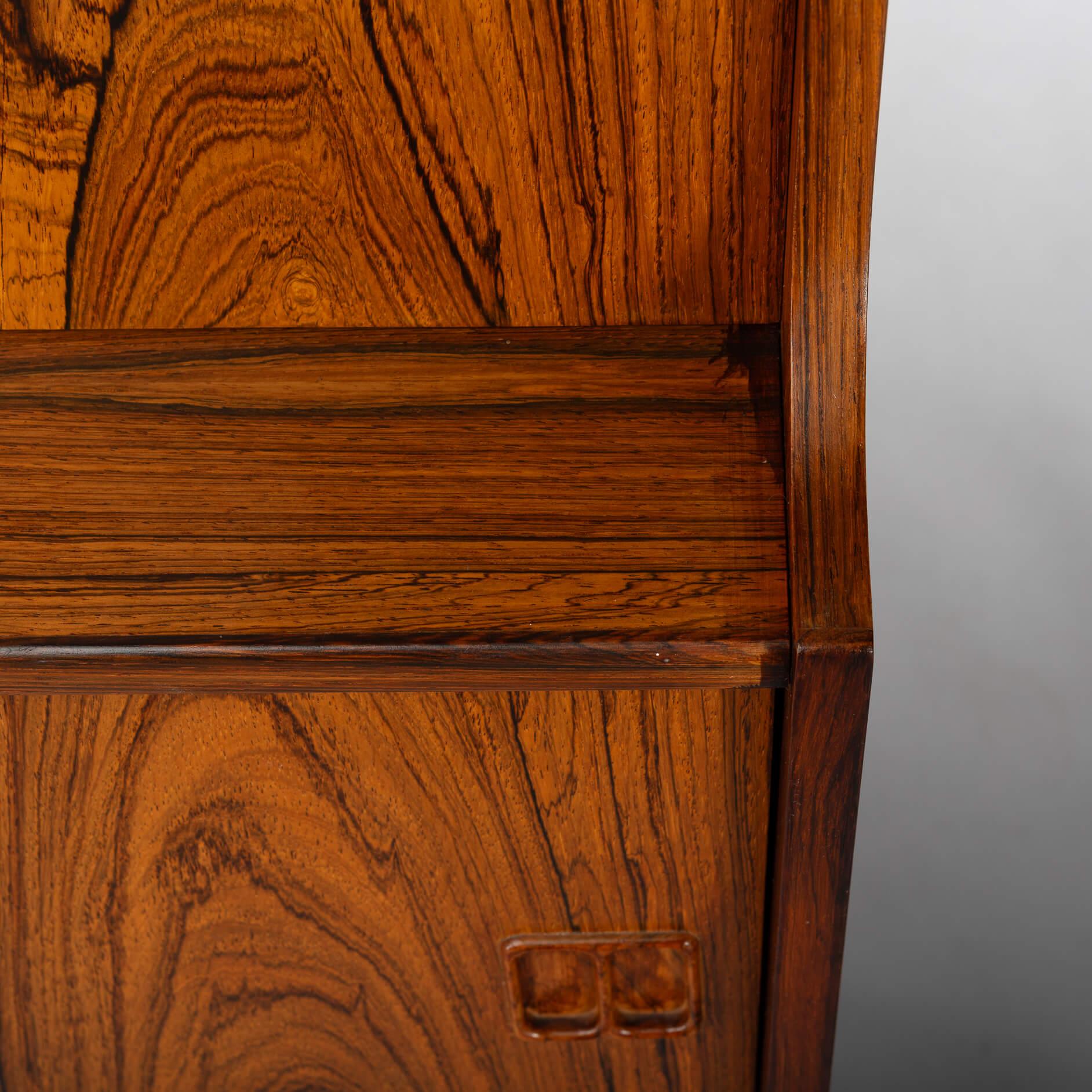 Enfilade haut danois en bois de rose, années 1960 en vente 10