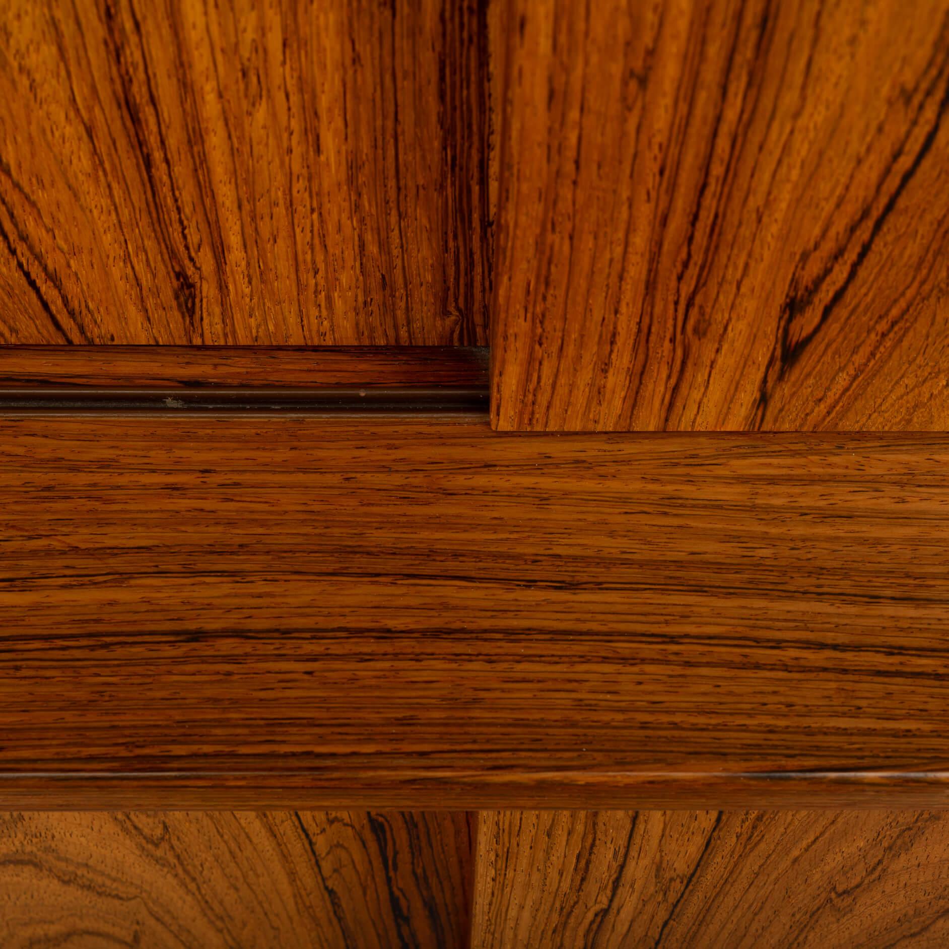 Enfilade haut danois en bois de rose, années 1960 en vente 11