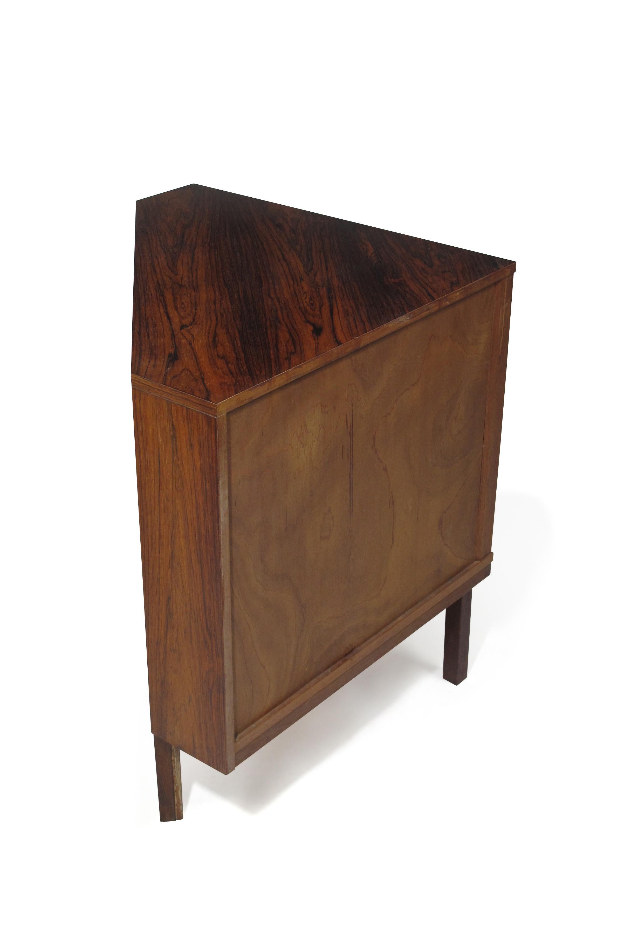 Danish Rosewood Low Corner Cabinet In Good Condition For Sale In Oakland, CA