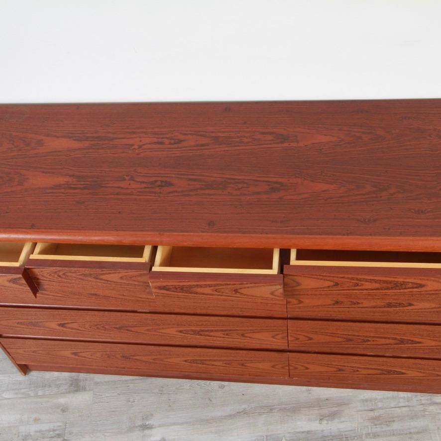 Nice 10-drawer rosewood dresser designed by George Petersens.