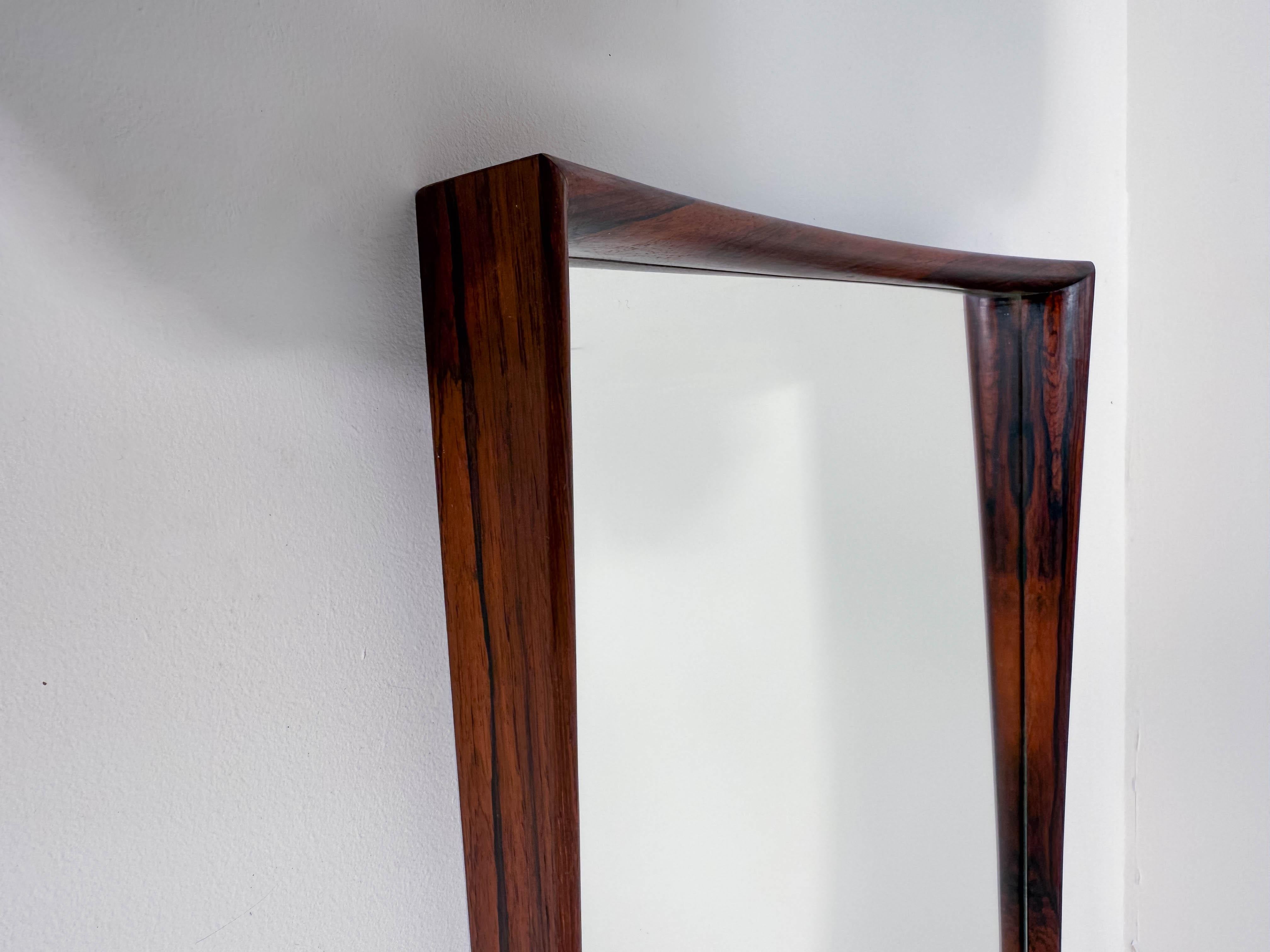 Milieu du XXe siècle Miroir danois en bois de rose par Aarhus glasimport & glassliberi en vente