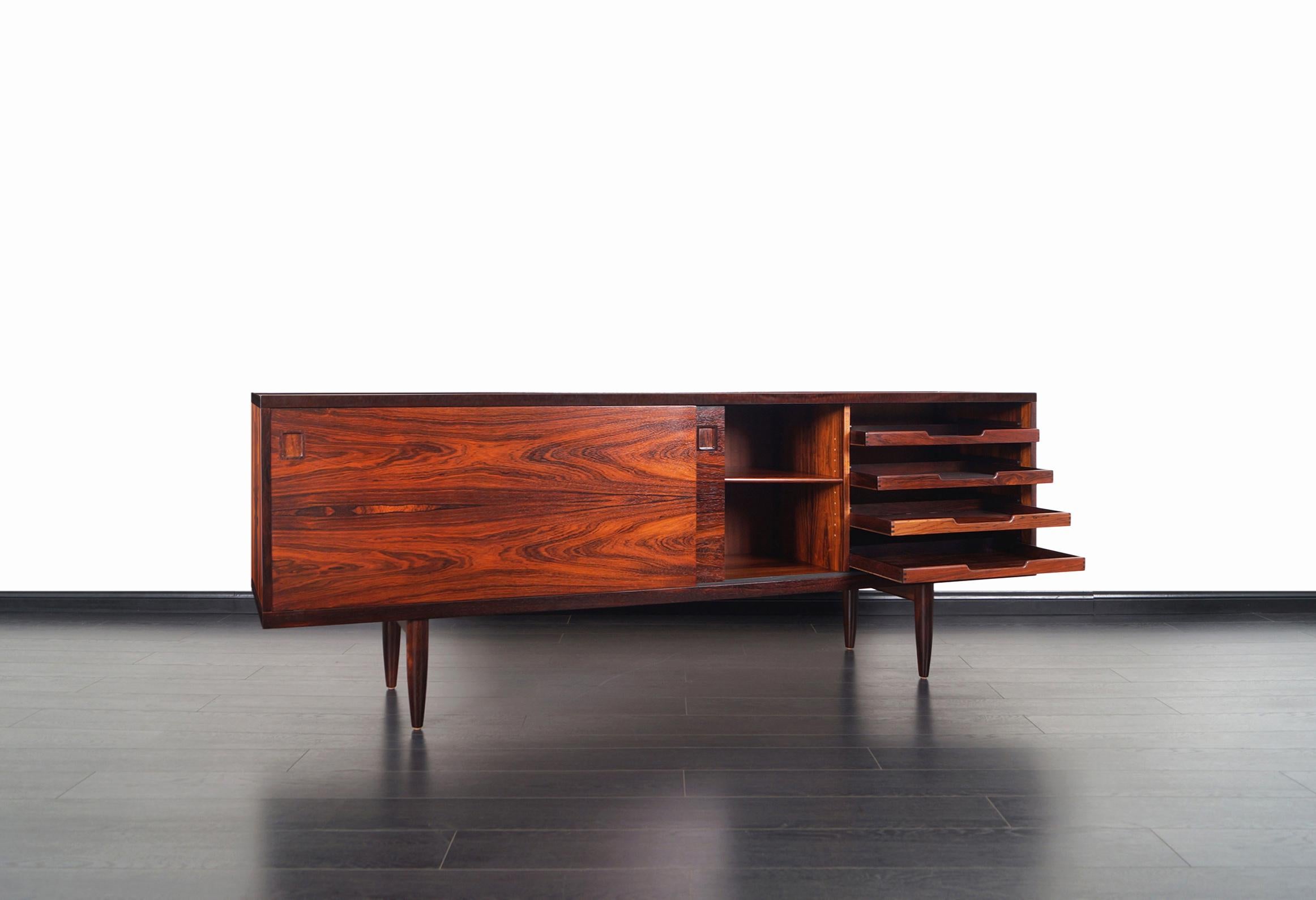 Danish Modern Rosewood Model-20 Credenza by Niels O. Møller In Excellent Condition In North Hollywood, CA