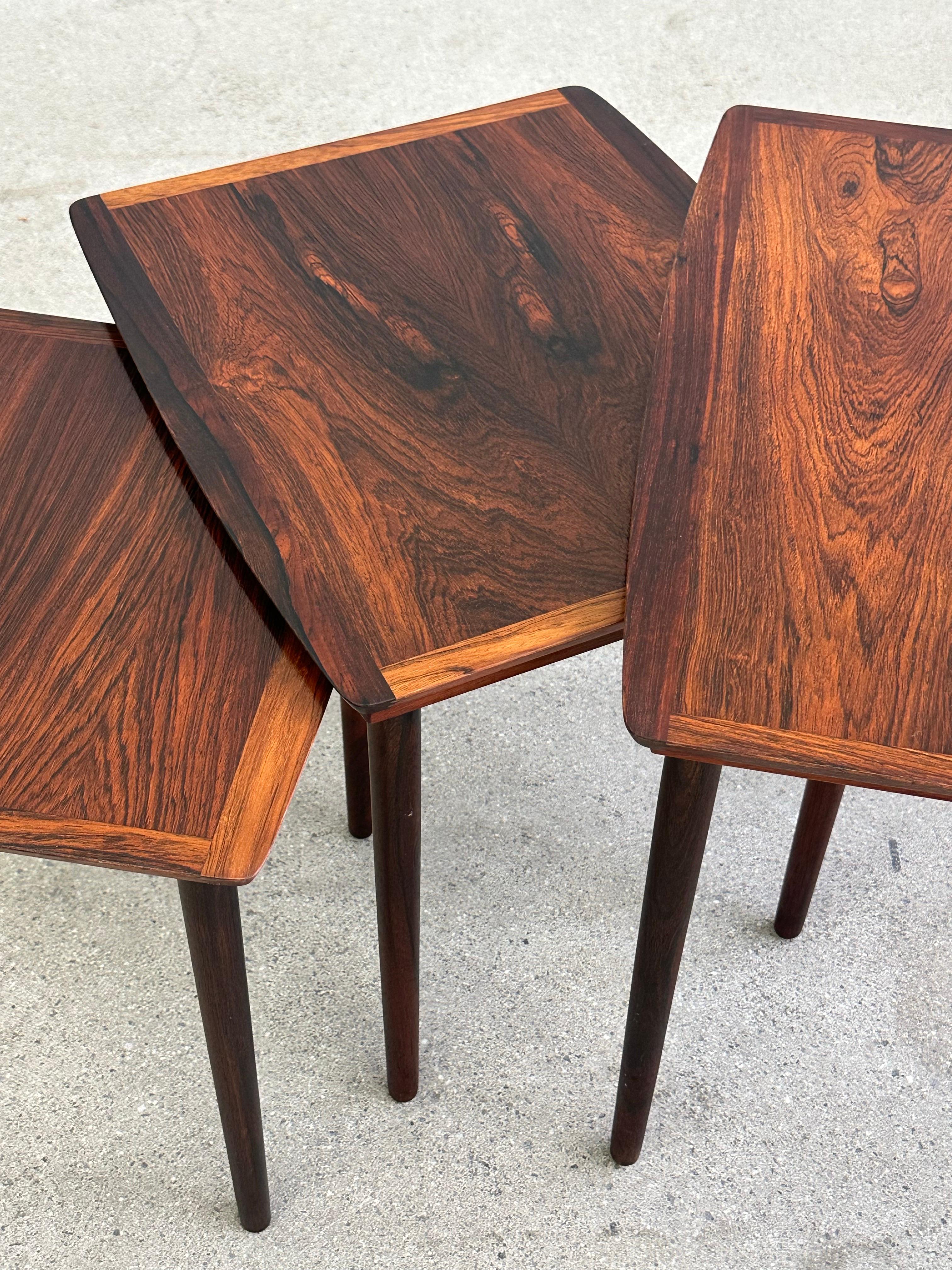 Danish rosewood nesting tables by Mobelintarsia In Good Condition In Genève, GE